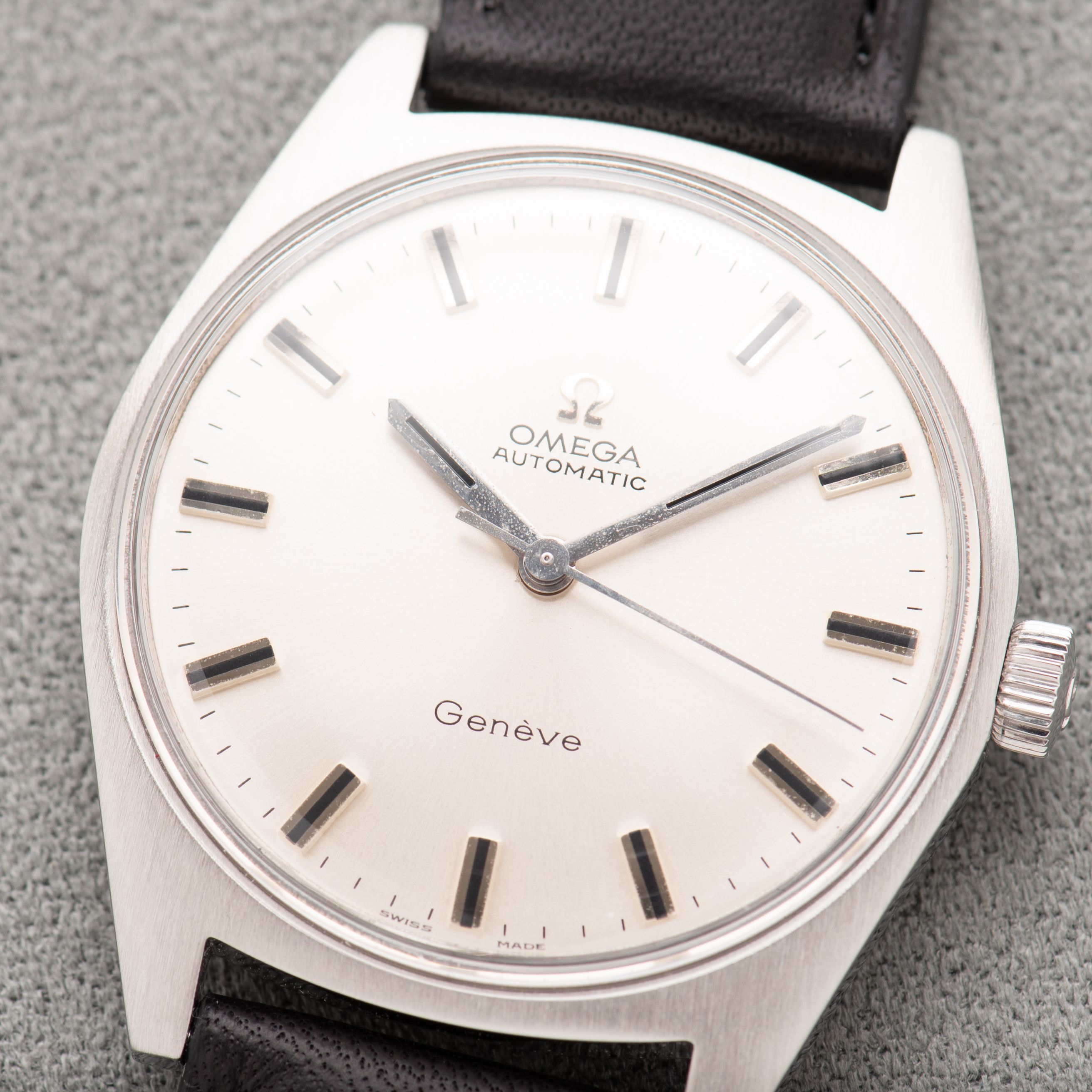 Vue de Omega Genève Automatic Silver Dial – Réf. 165.041 – 1968