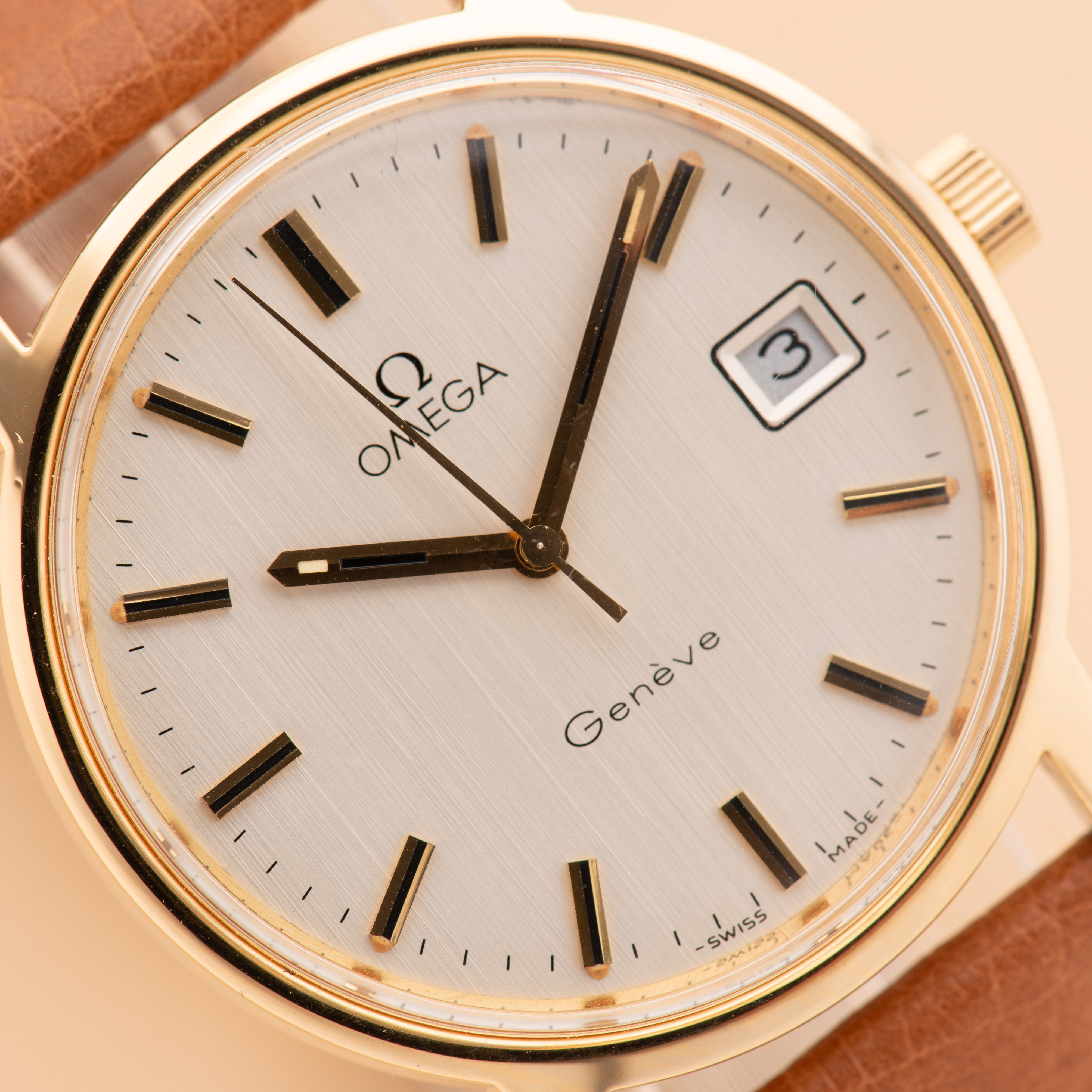 Vue de Omega Genève Date Silver linen dial réf 136.0104 from 1974
