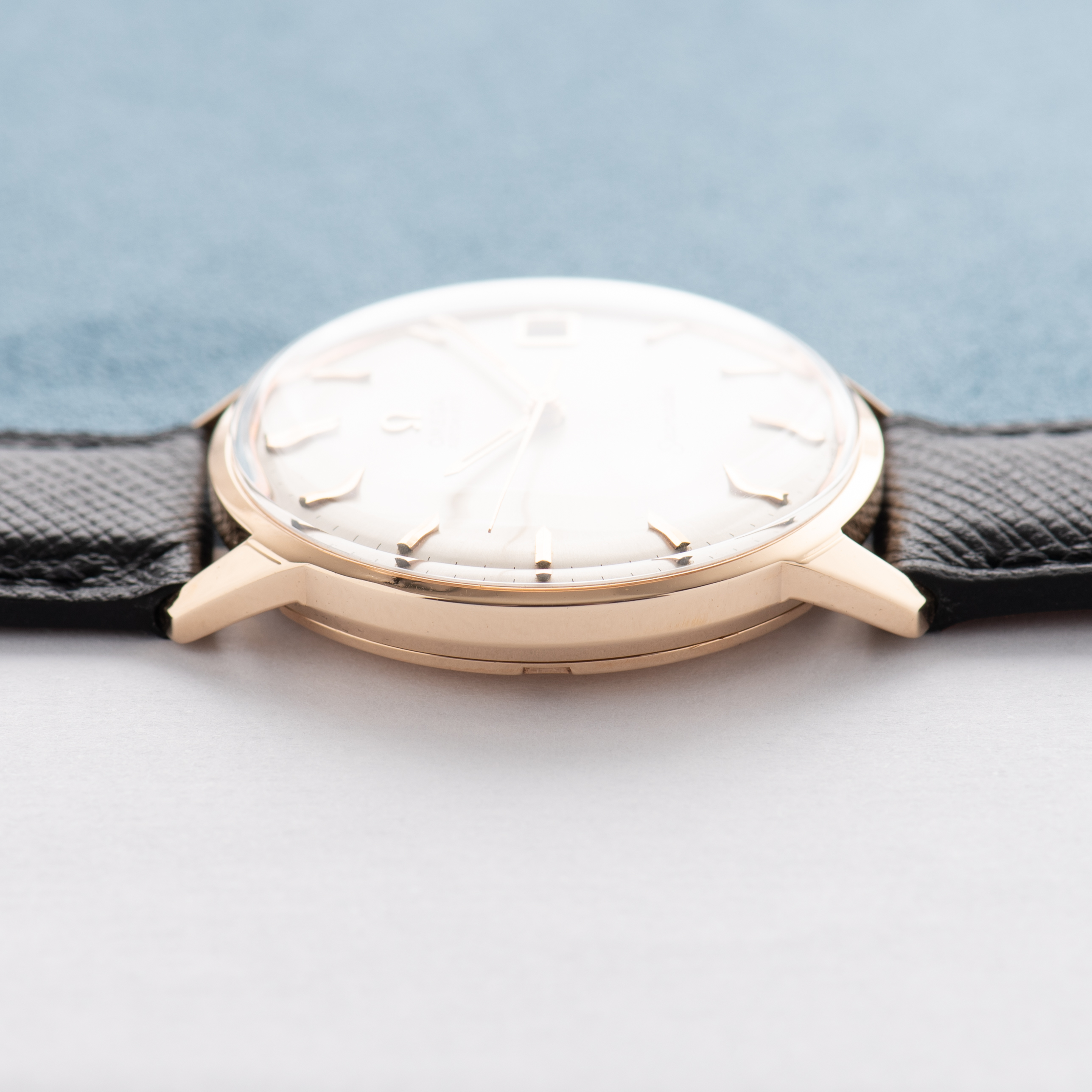 Vue de Omega Automatic Seamaster Date Pink Gold 18k from 1965 Réf 166.001