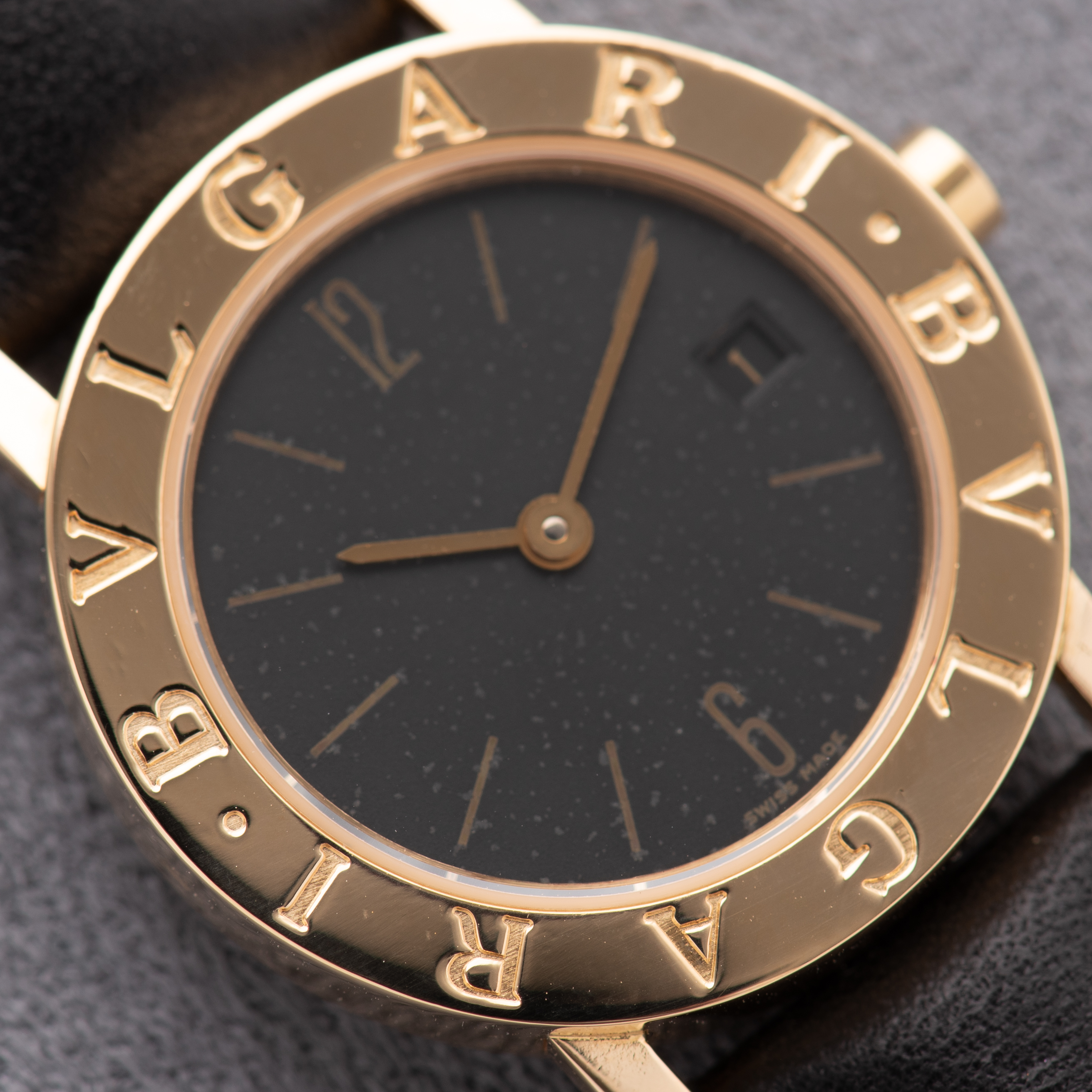 Zicht op Bulgari Quartz BB26S Gold 18K