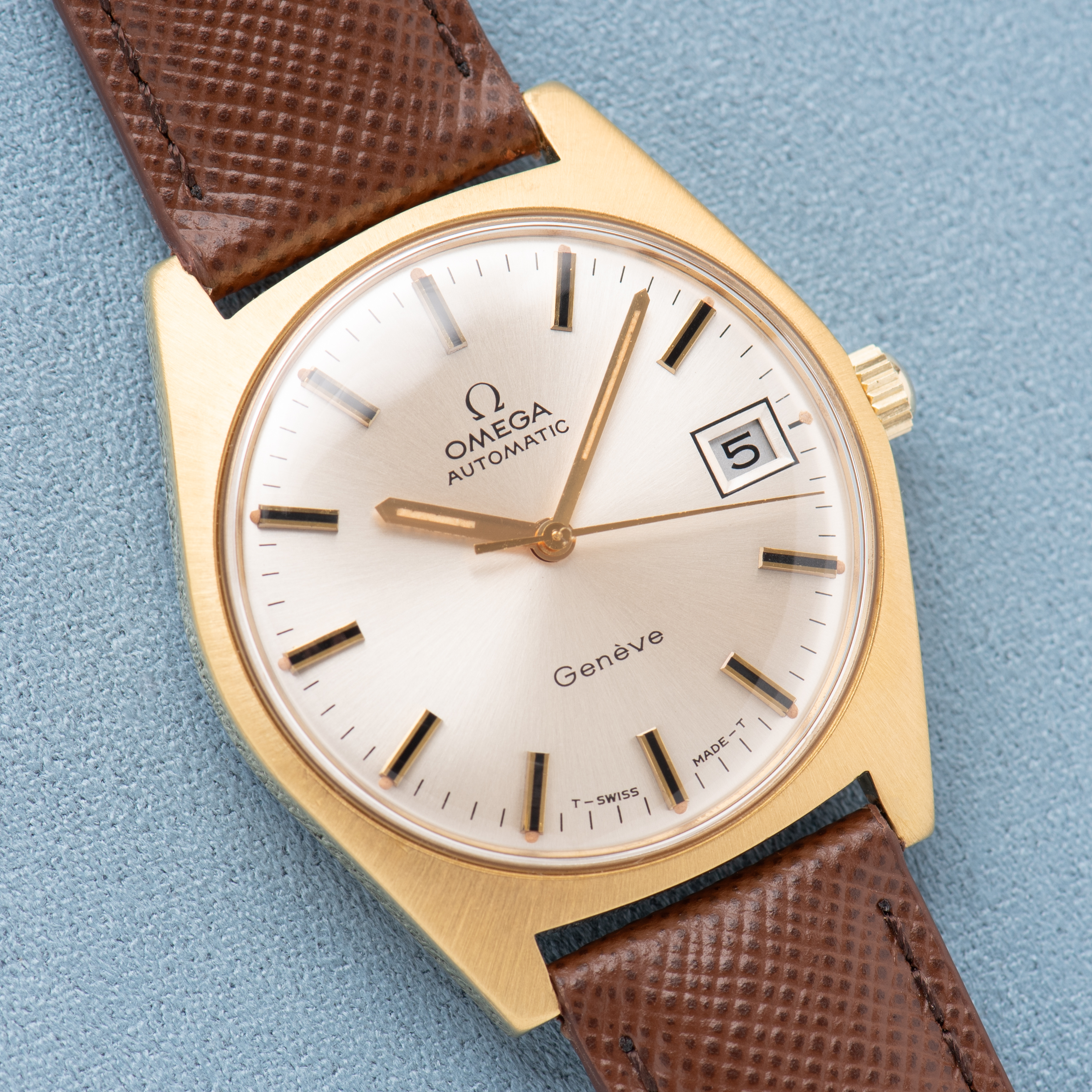 Vue de Omega Automatic Genève Silver Dial GoldPlated Réf 166.041 from 1969
