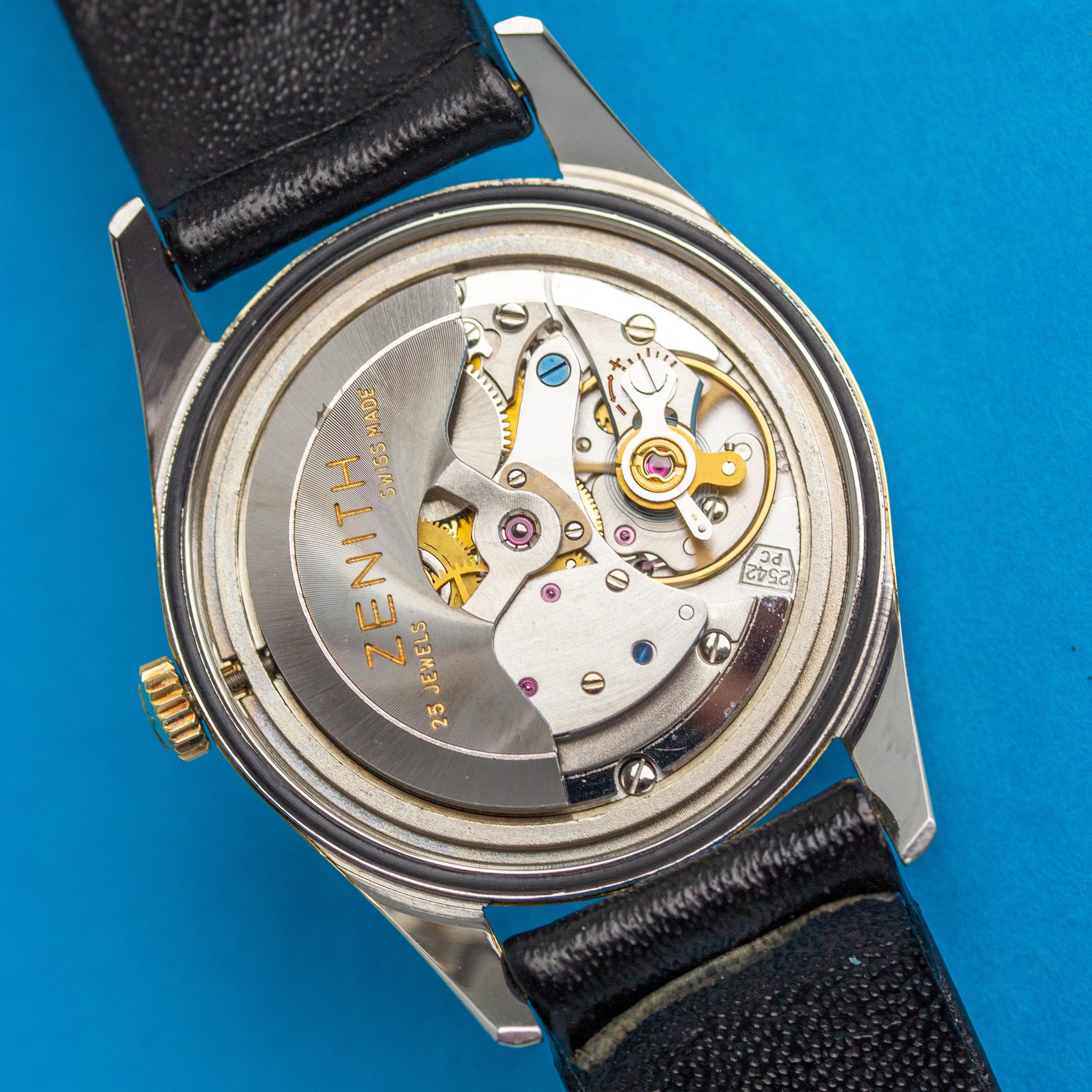 Zicht op Zenith Automatic date ref 140033 cal 2542 PC