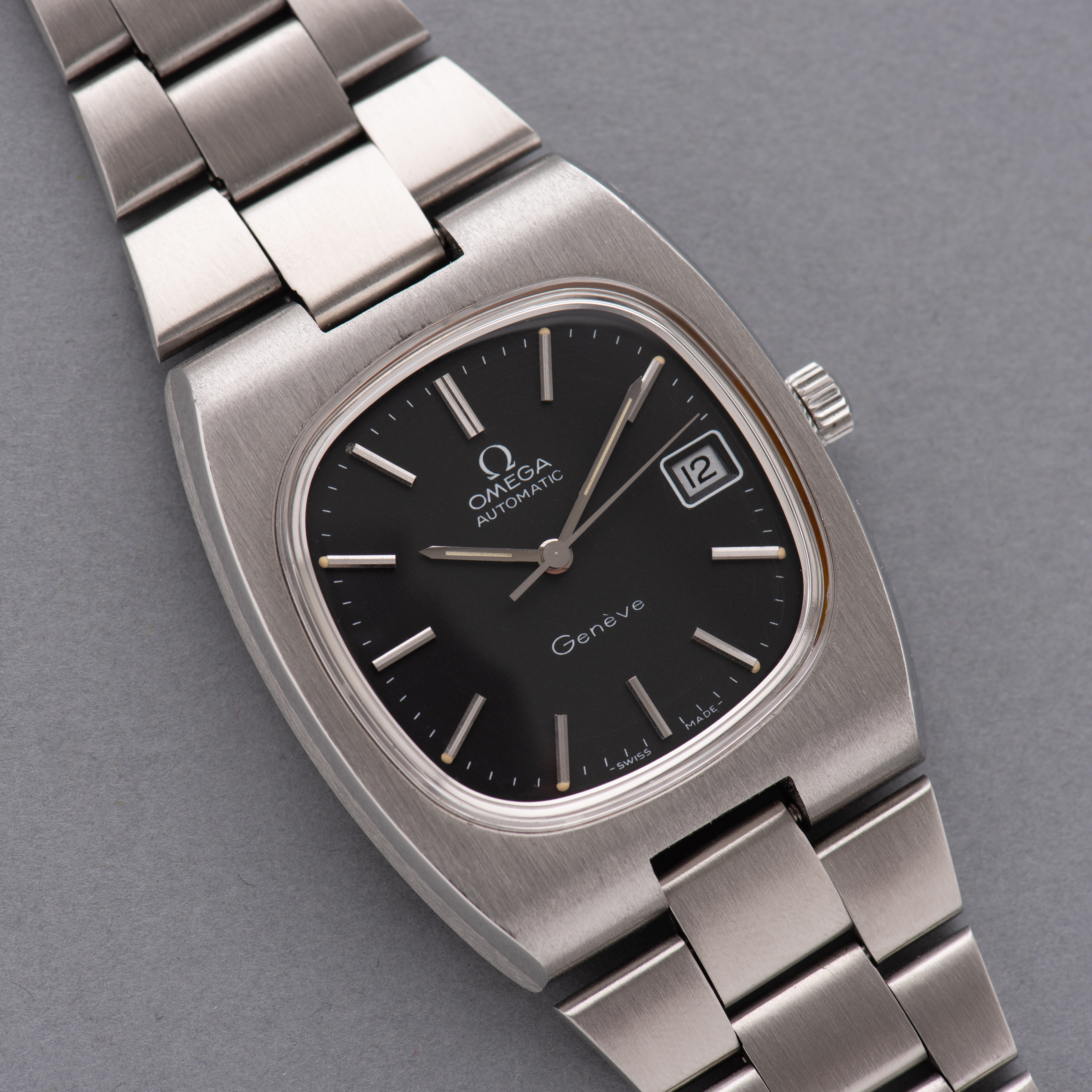 Vue de Omega Genève Automatic Date Square TV black dial réf 166.0191 from 1974
