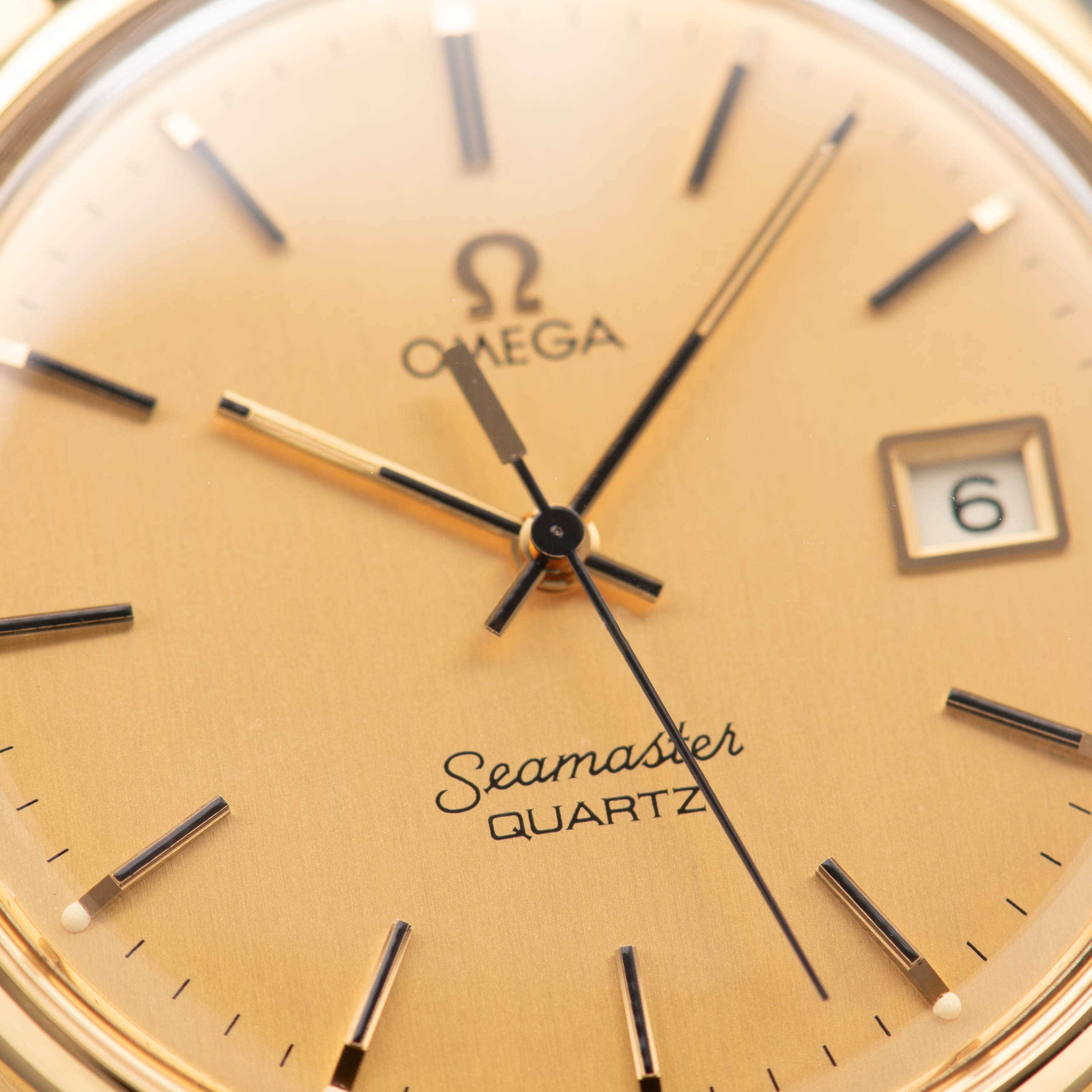 Vue de Omega Quartz Seamaster Date Gold Dial réf 196.0078 cal 1342 from 1979