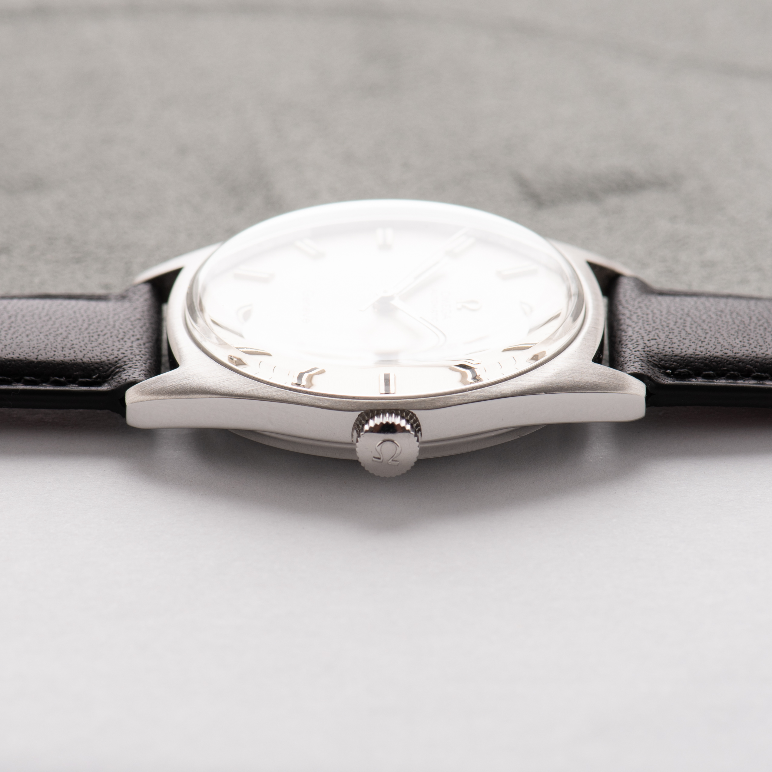 Vue de Omega Genève Automatic Silver Dial – Réf. 165.041 – 1968