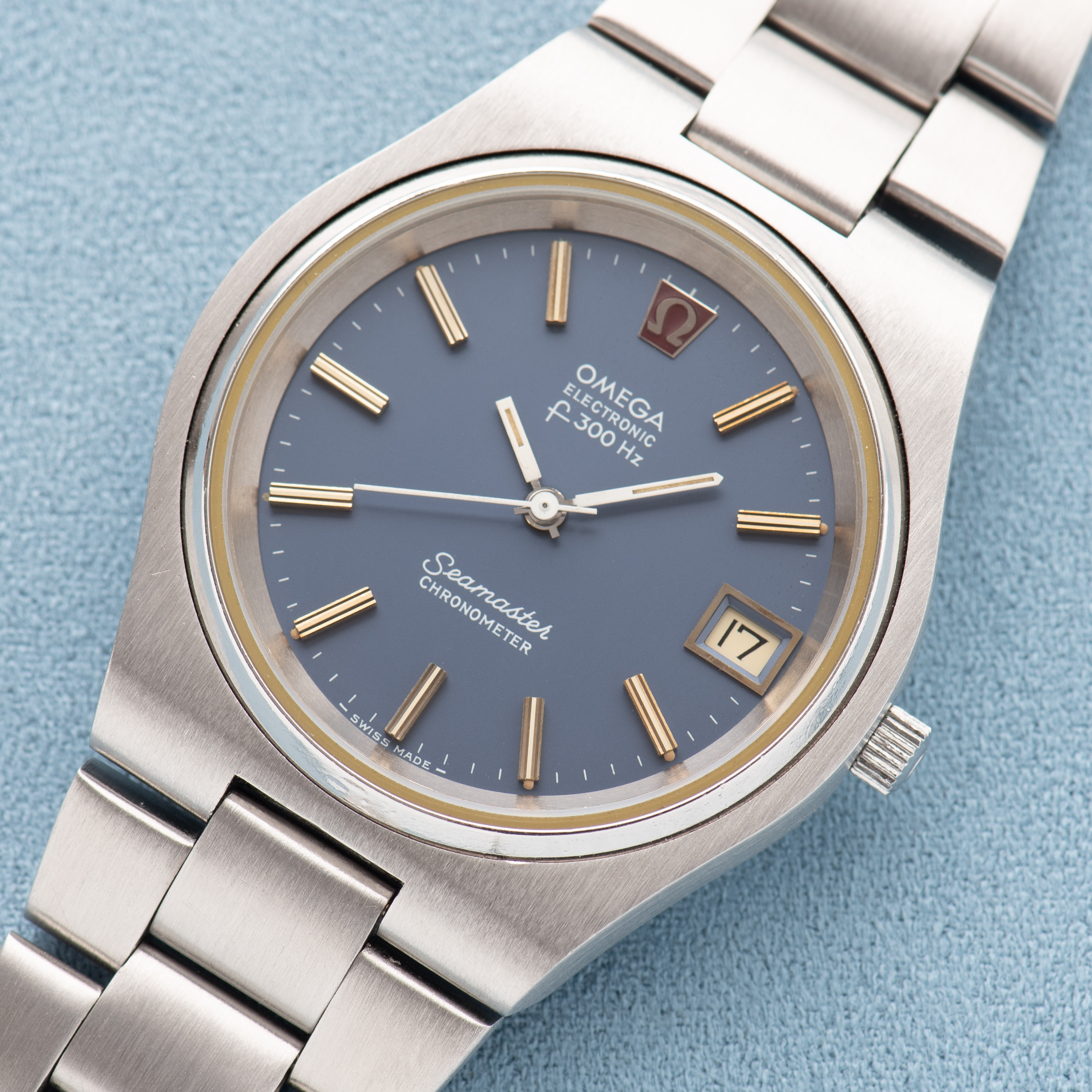 Vue de Omega Electronic F300Hz Seamaster Chronometer Blue Dial Réf 198.0044 from 1970
