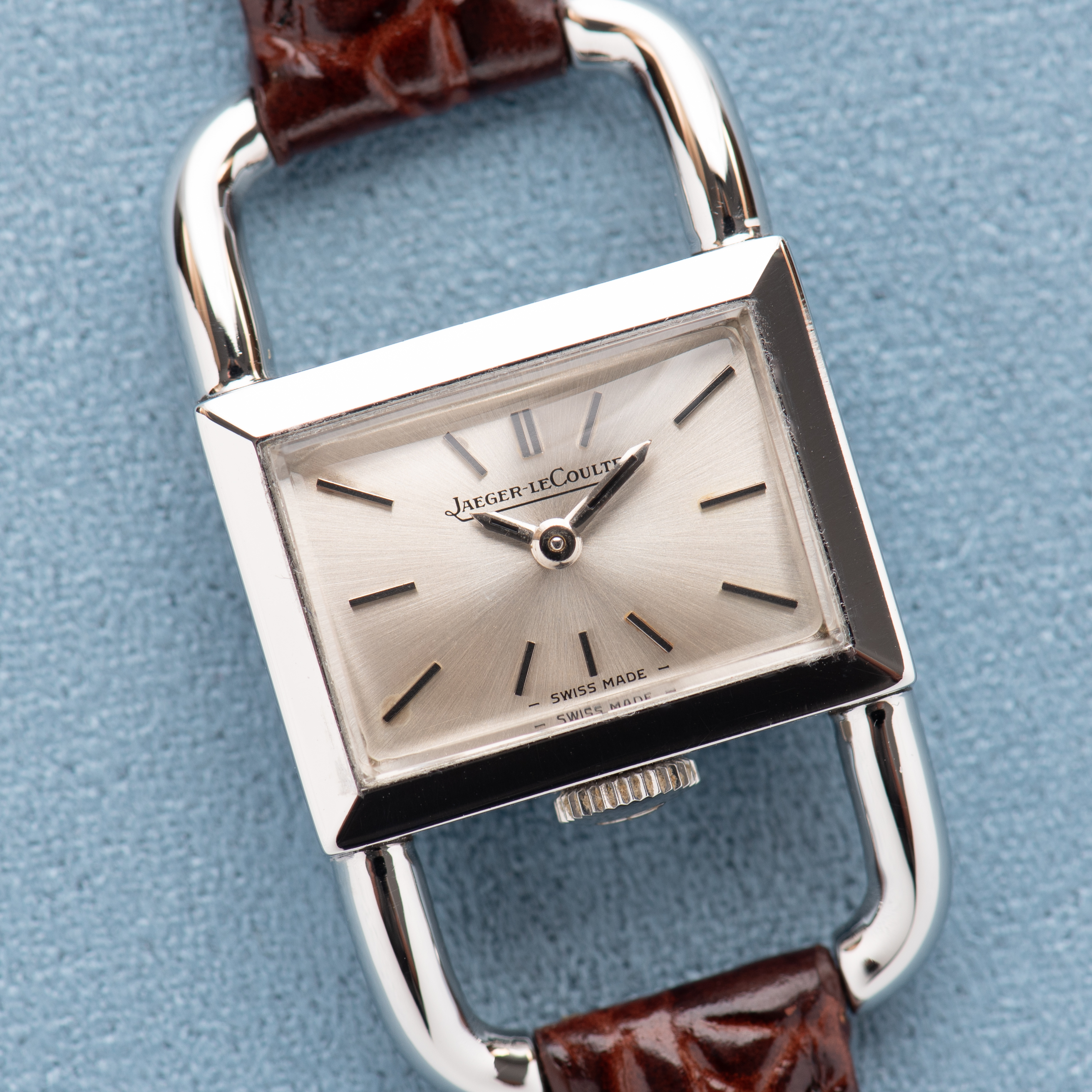 Vue de Jaeger-LeCoultre Etrier Lucchetto for Hermès Silver Dial Réf 1670.42