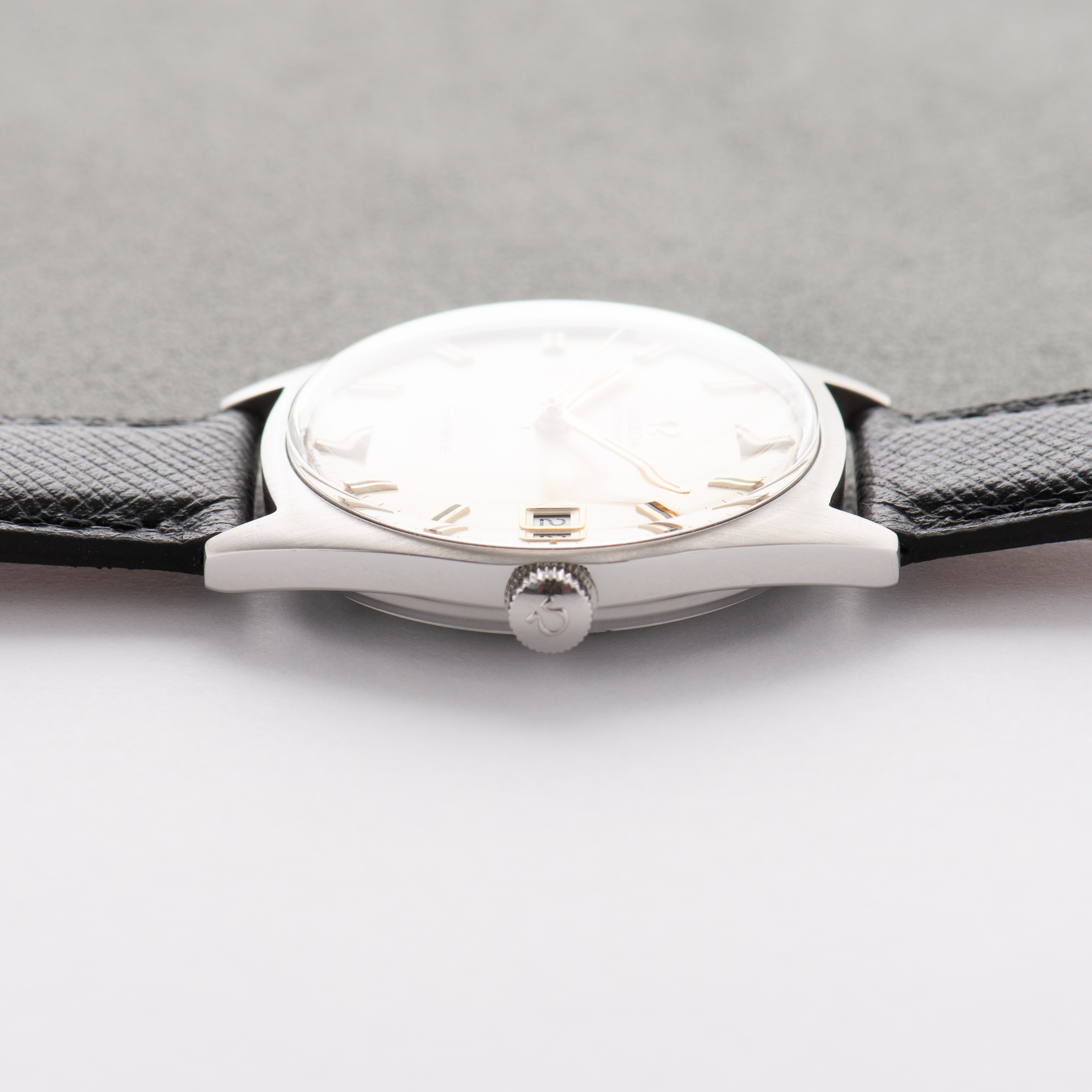 Zicht op Omega Automatic Genève Creme Dial réf 166.041 from 1968