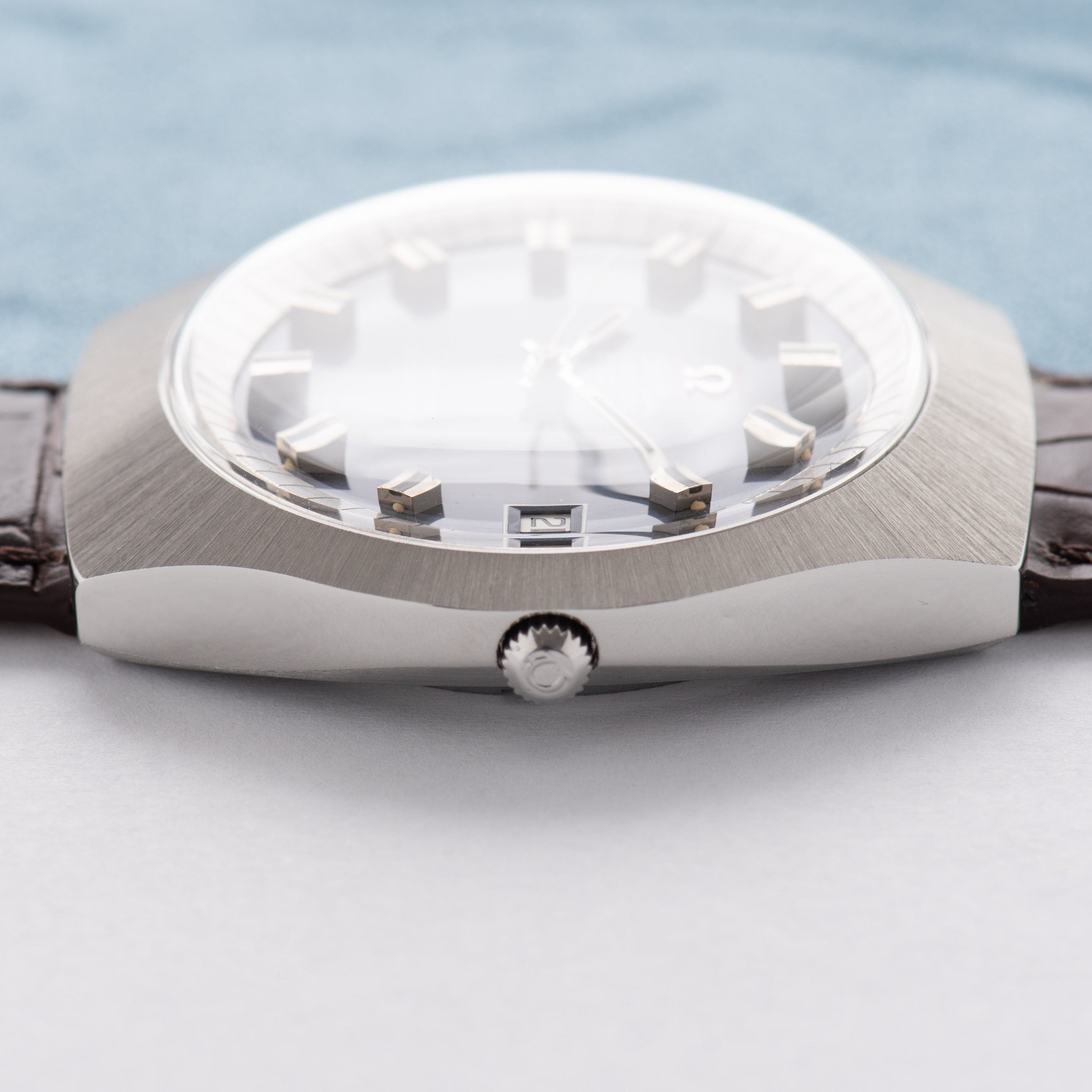 View of Omega Electronic F300 Hz Genève Chronometer Blue dial Réf 198.021