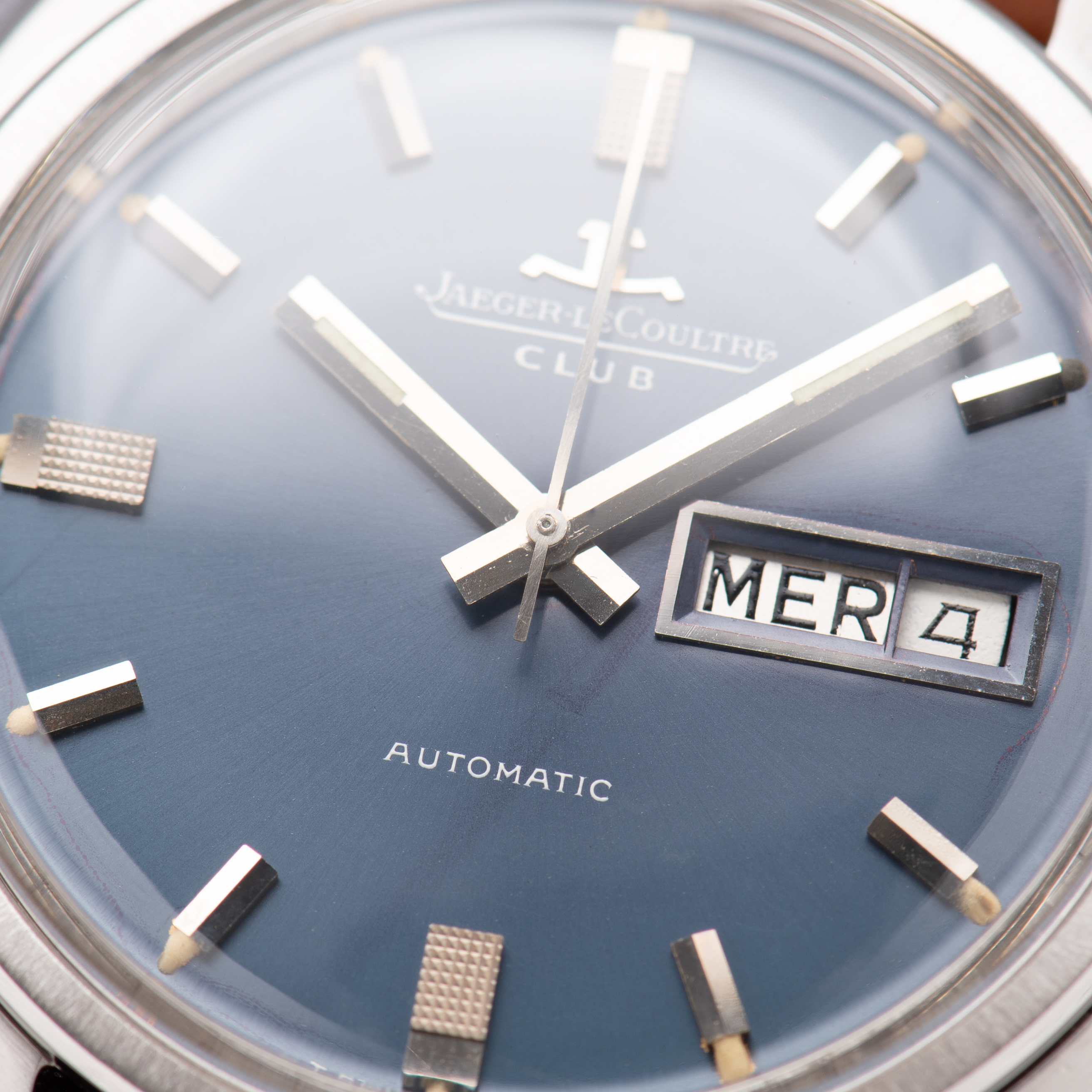 Vue de Jaeger-LeCoultre "Club" Automatic Blue Dial Day-date