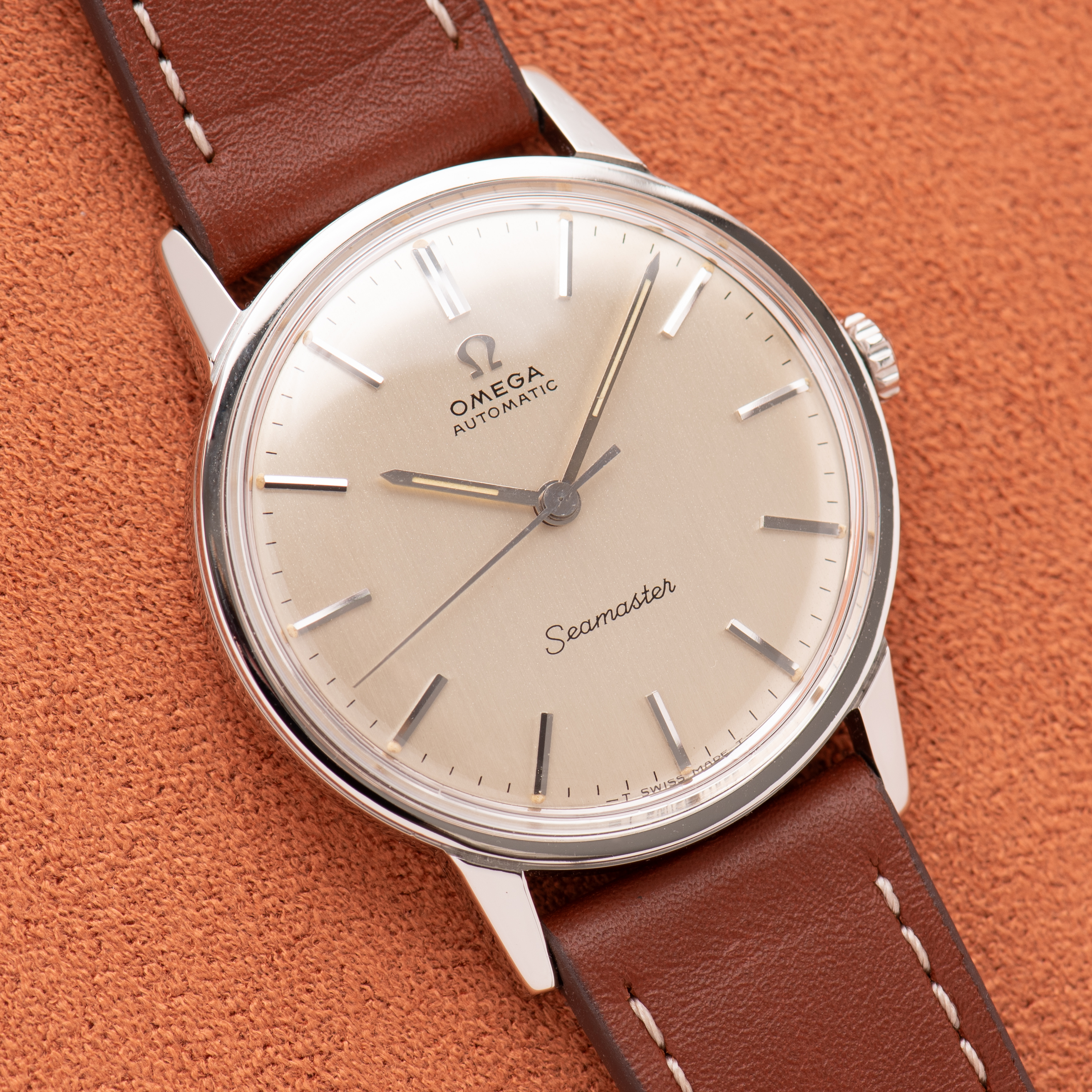 View of Omega Automatic Seamaster Silver Dial réf 165.002 cal 552 from 1966