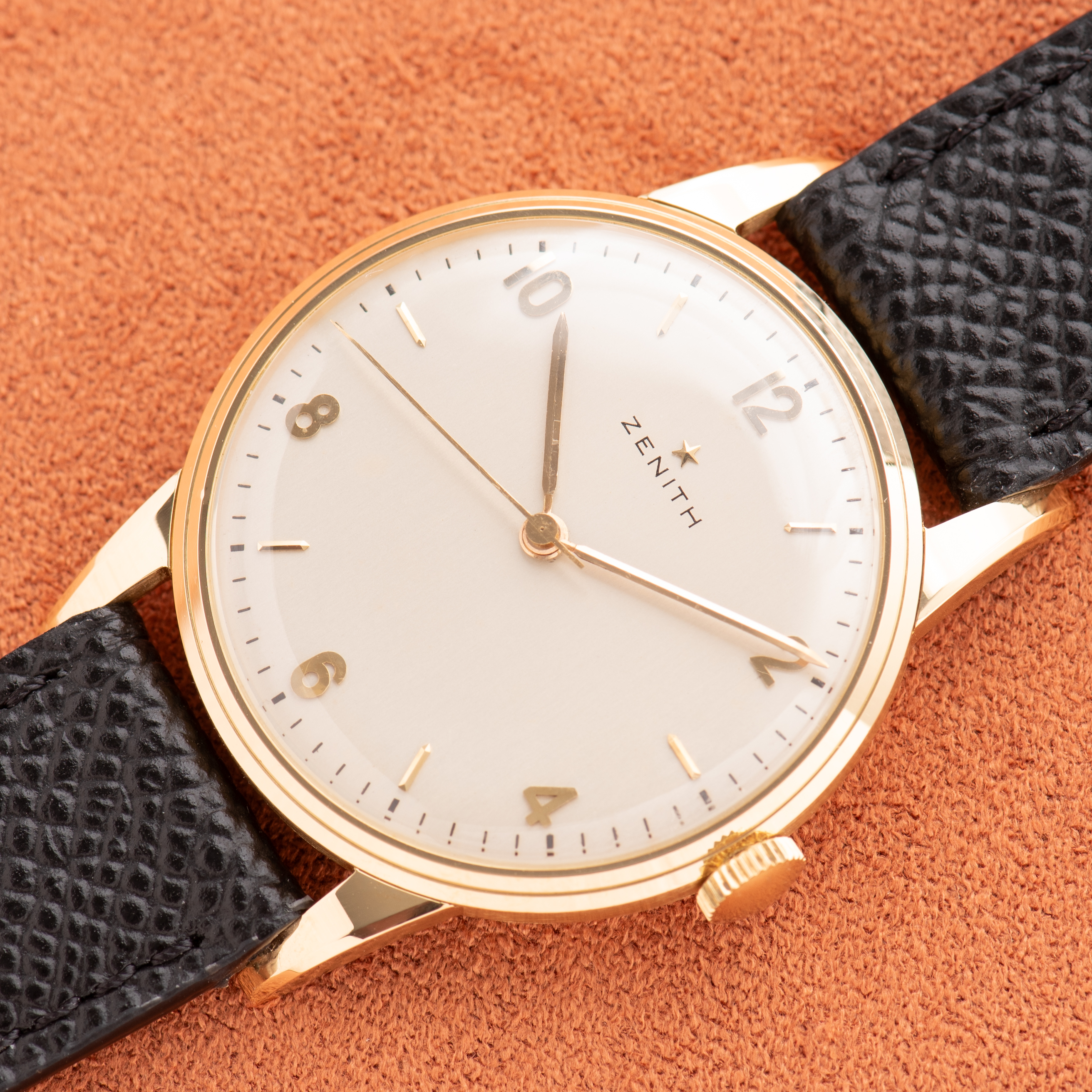 Zicht op Zenith Dress Watch "Calatrava" Gold 18k New Old Stock cal P50 from 1949