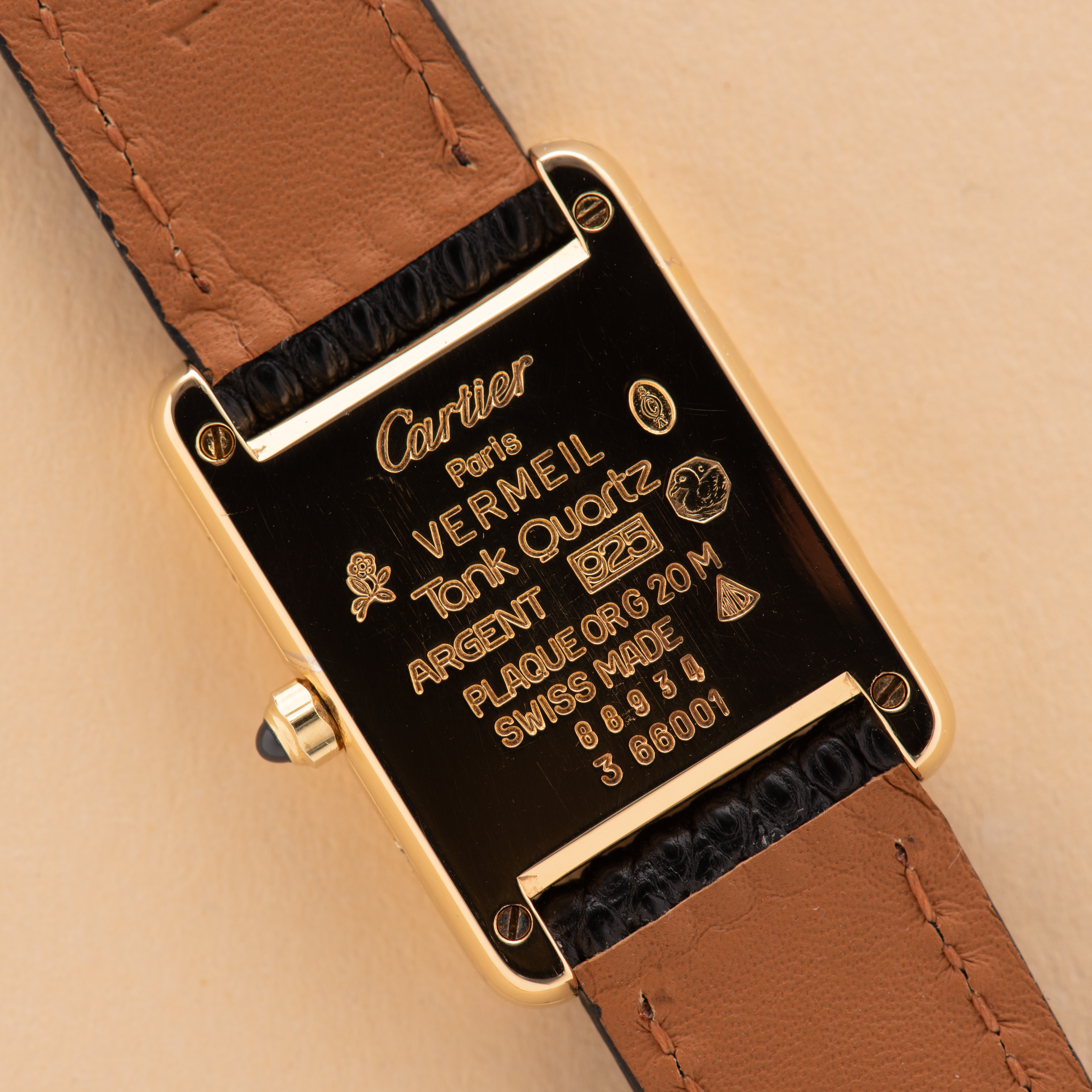 Zicht op Cartier Tank De Must Vermeil Petite Model Black PM Réf 3 66001