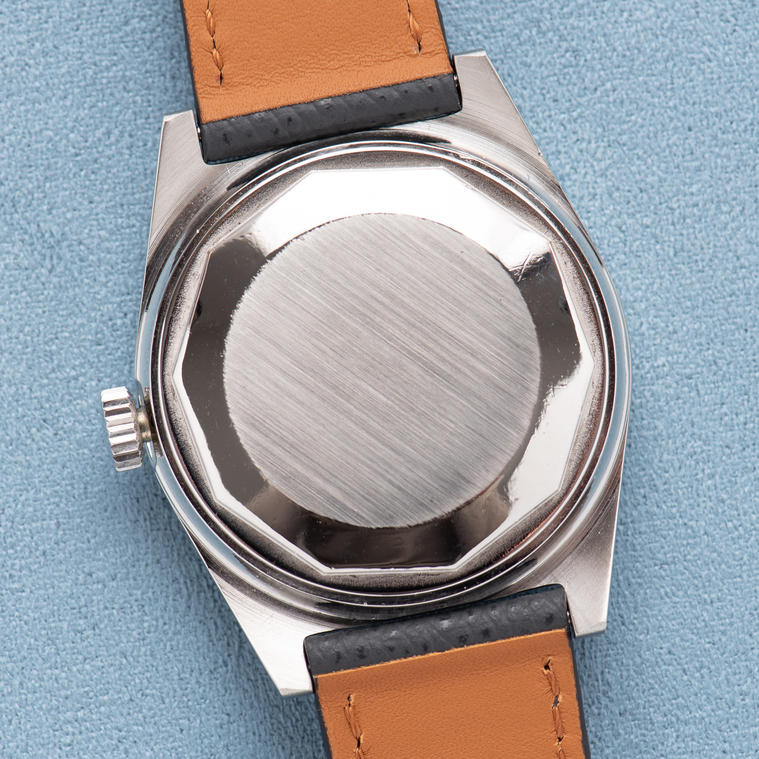 Zicht op Tissot Swiss Automatic PR516 RARE Édition « Roger Moore » réf 44622-7X