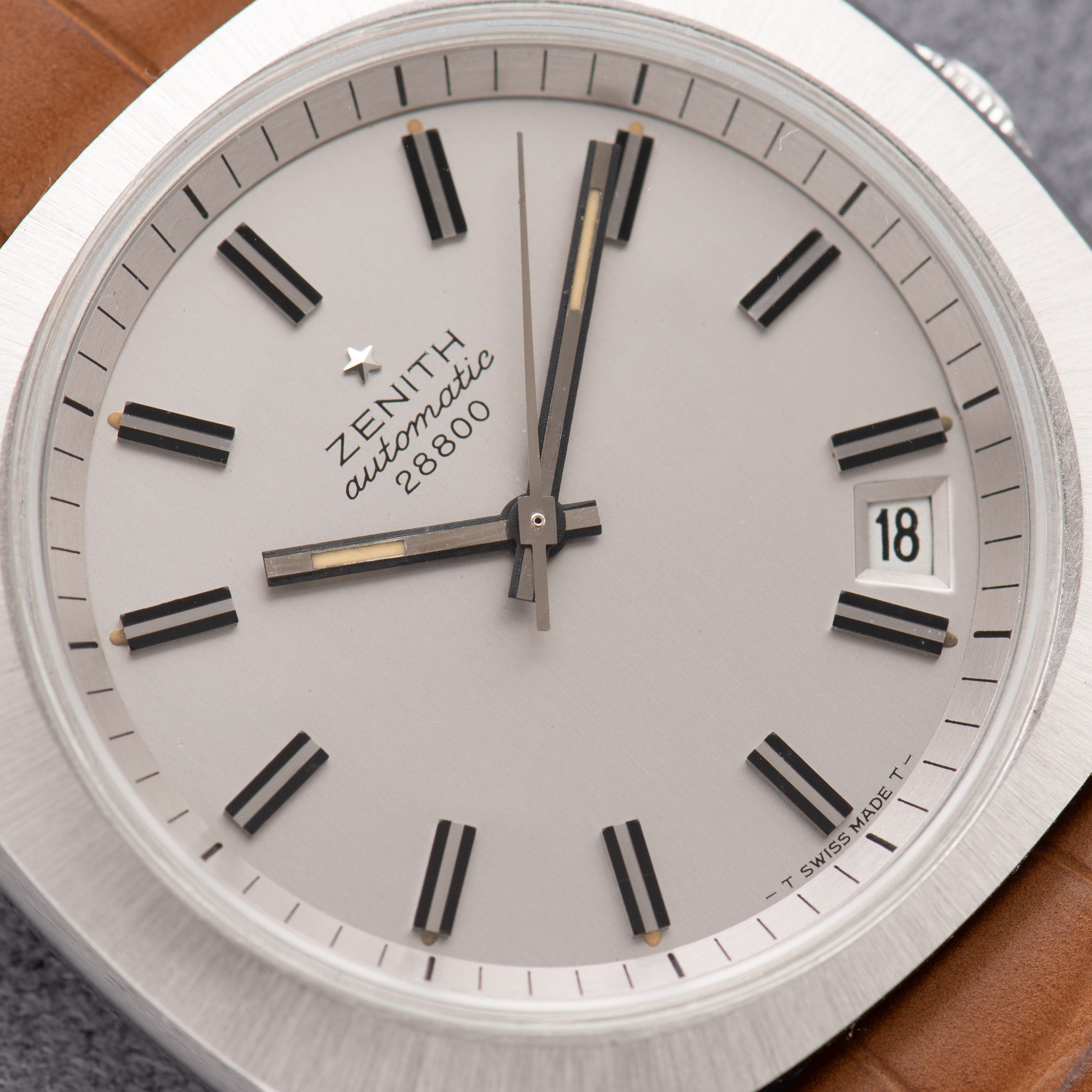 Vue de Zenith Surf Automatic 28800 Alt. réf 01.1250.380 cal 2552