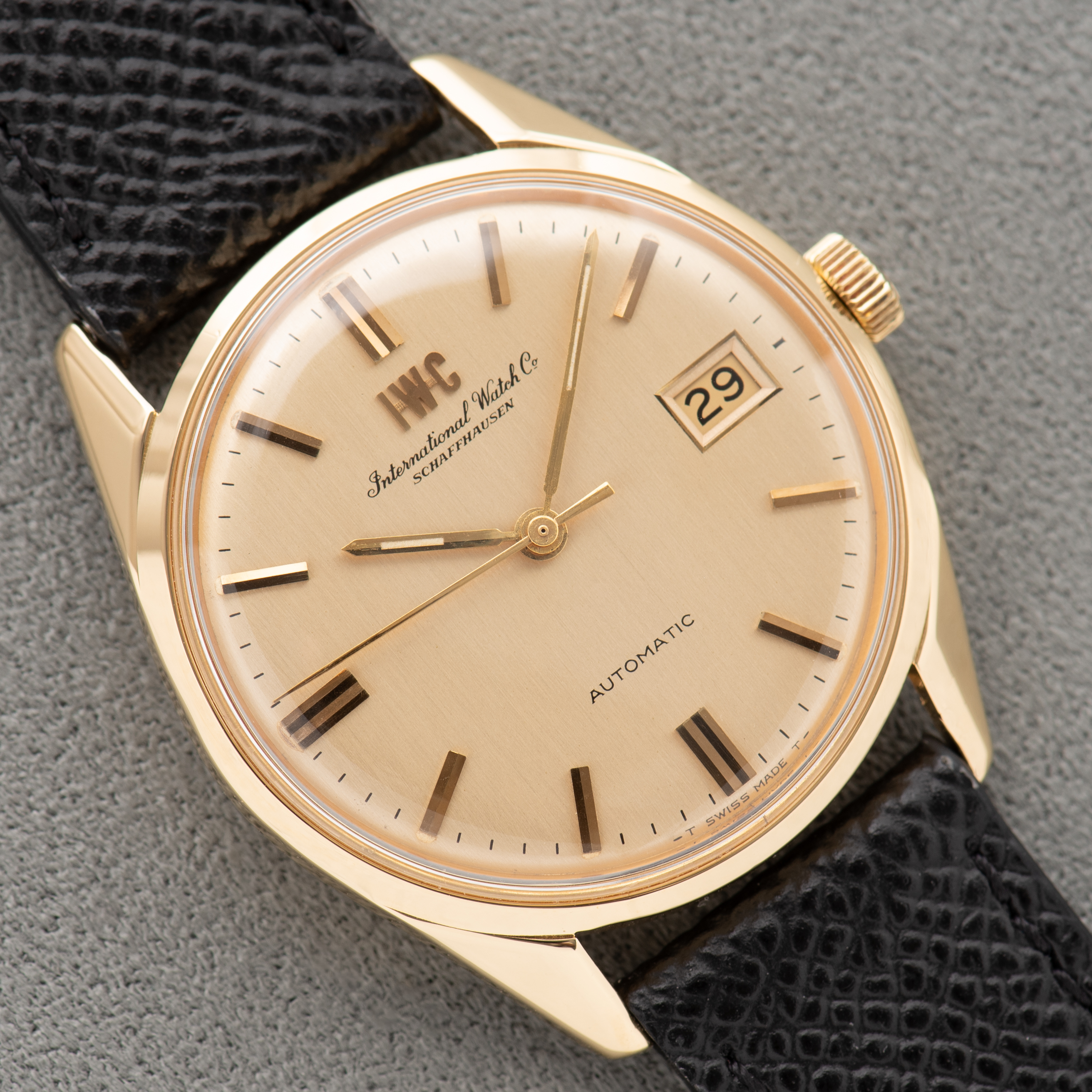 View of IWC International Watch Co Schaffhausen Automatic cal 8541 réf R810A