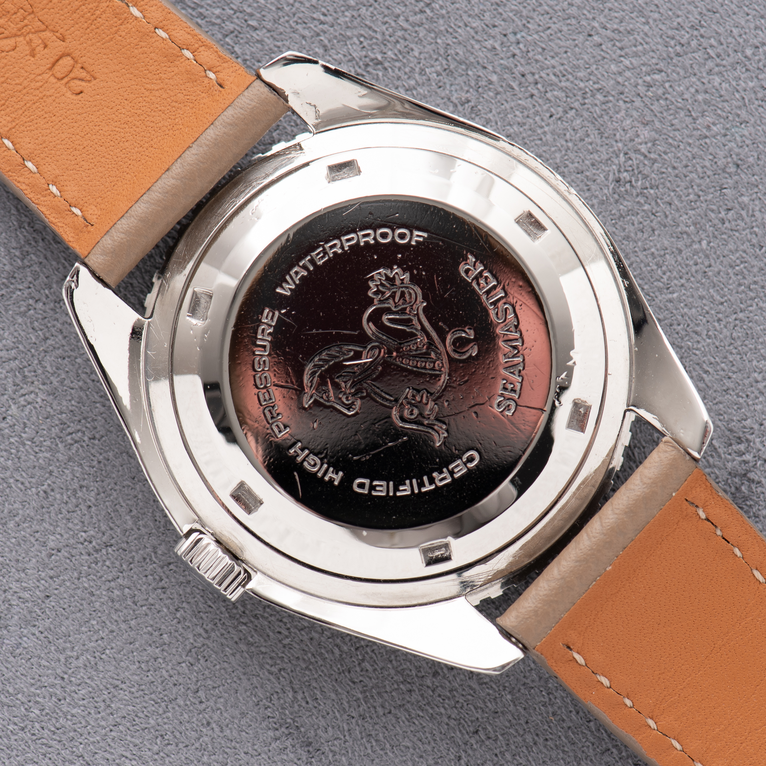 Vue de Omega Seamaster 300 Automatic HF Case Réf 165.024 from 1966