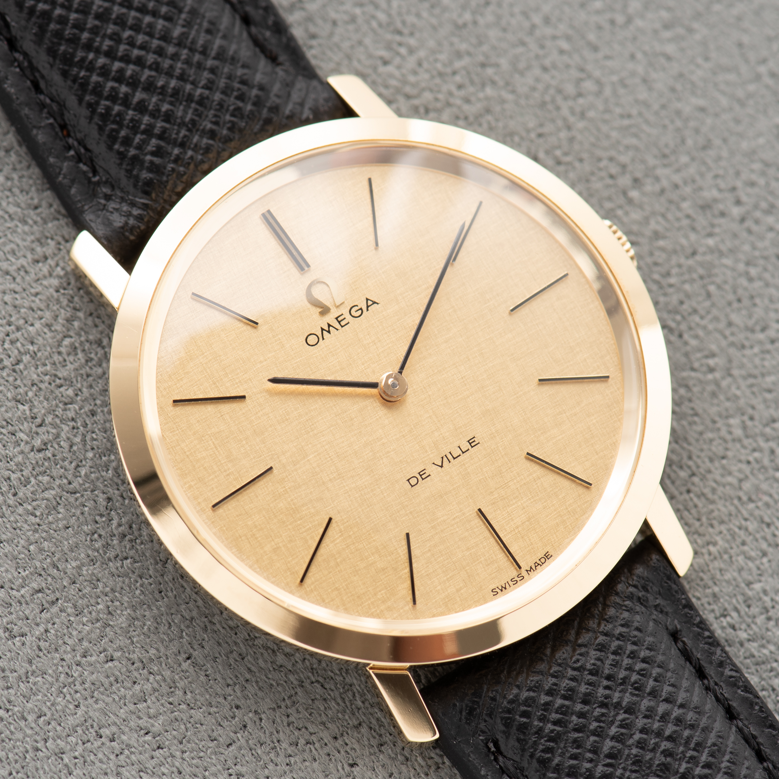 View of Omega De Ville Mécanique Gold 18k from 1970 Réf 111.067