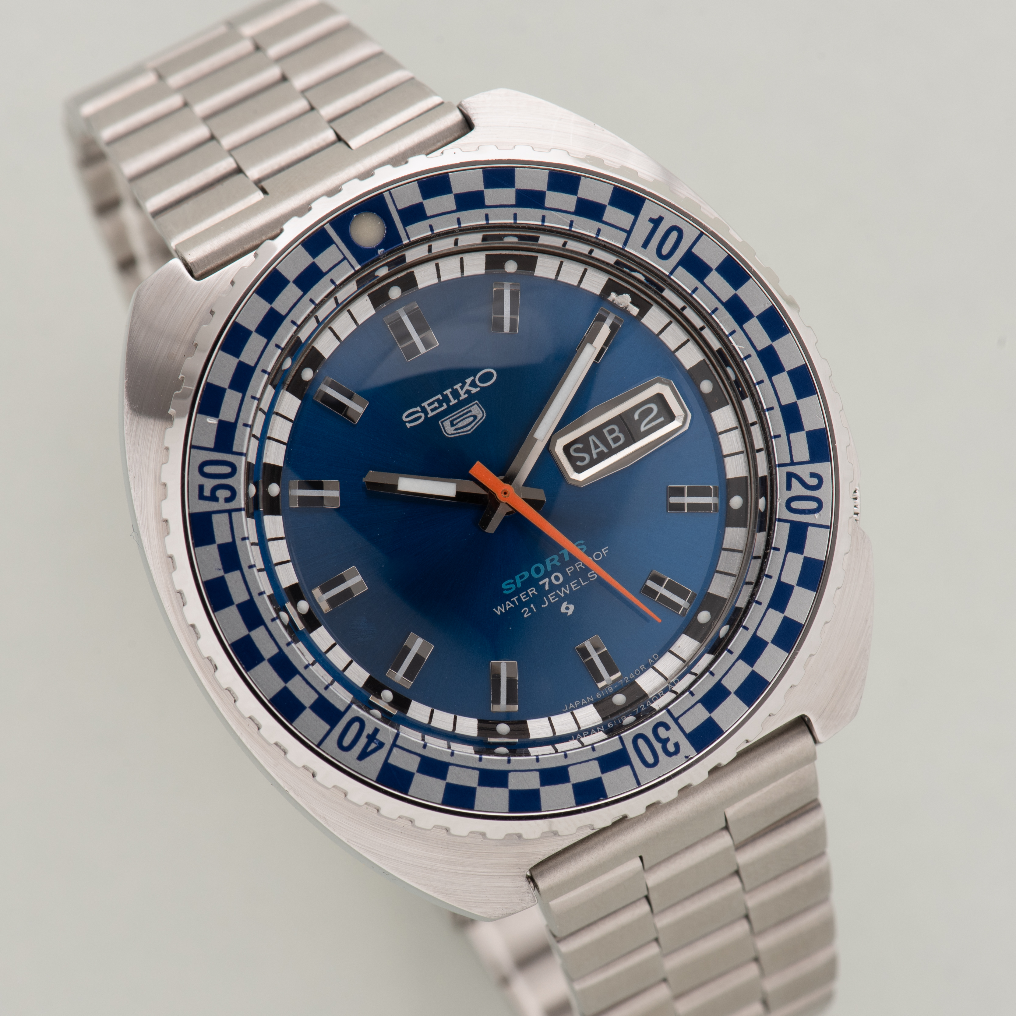 Vue de Seiko 5 Sports water 70 proof 21 Jewels réf 6119-7173