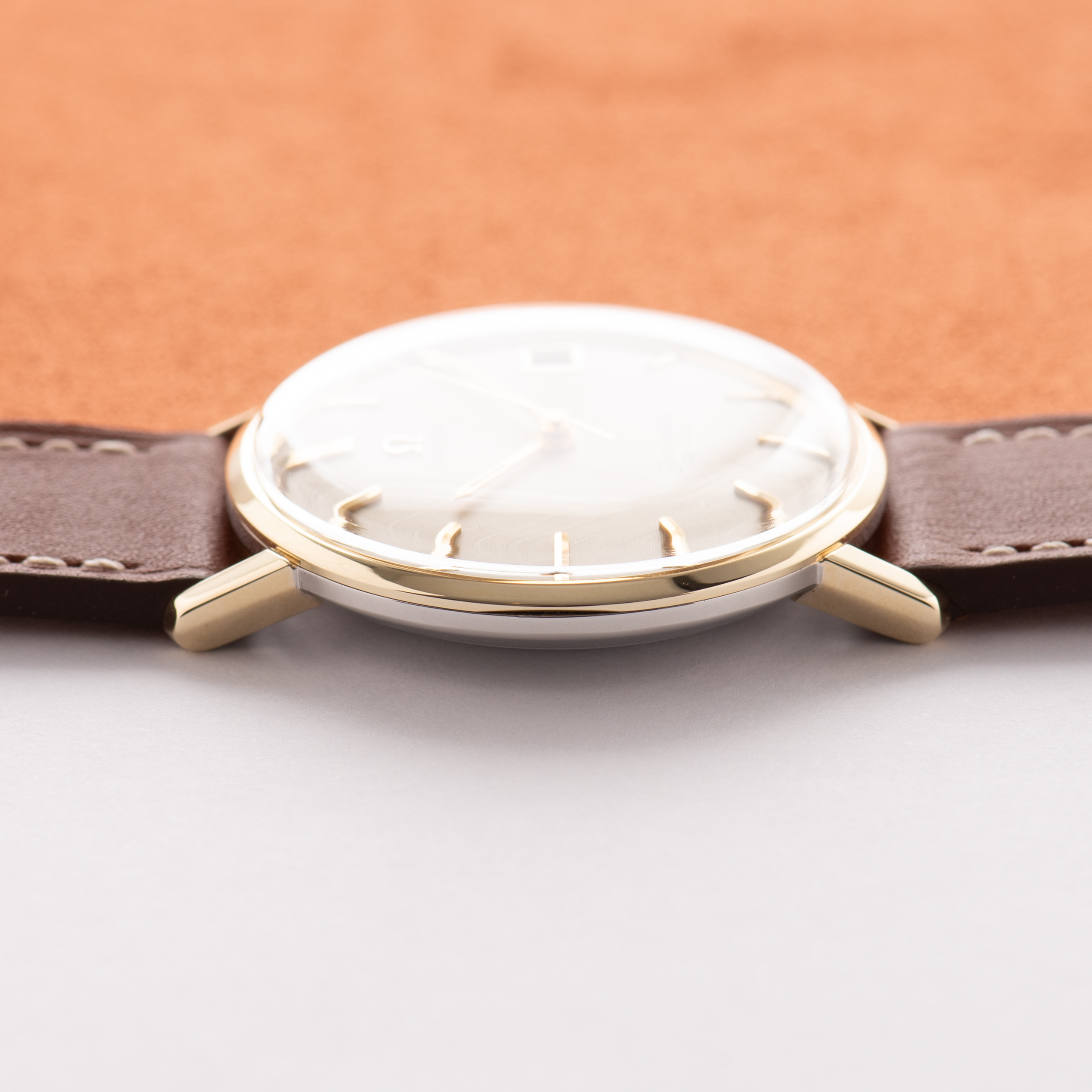 View of Omega Seamaster De Ville "Linen Dial" Crème Gold/Steel Réf 136.020 from 1964