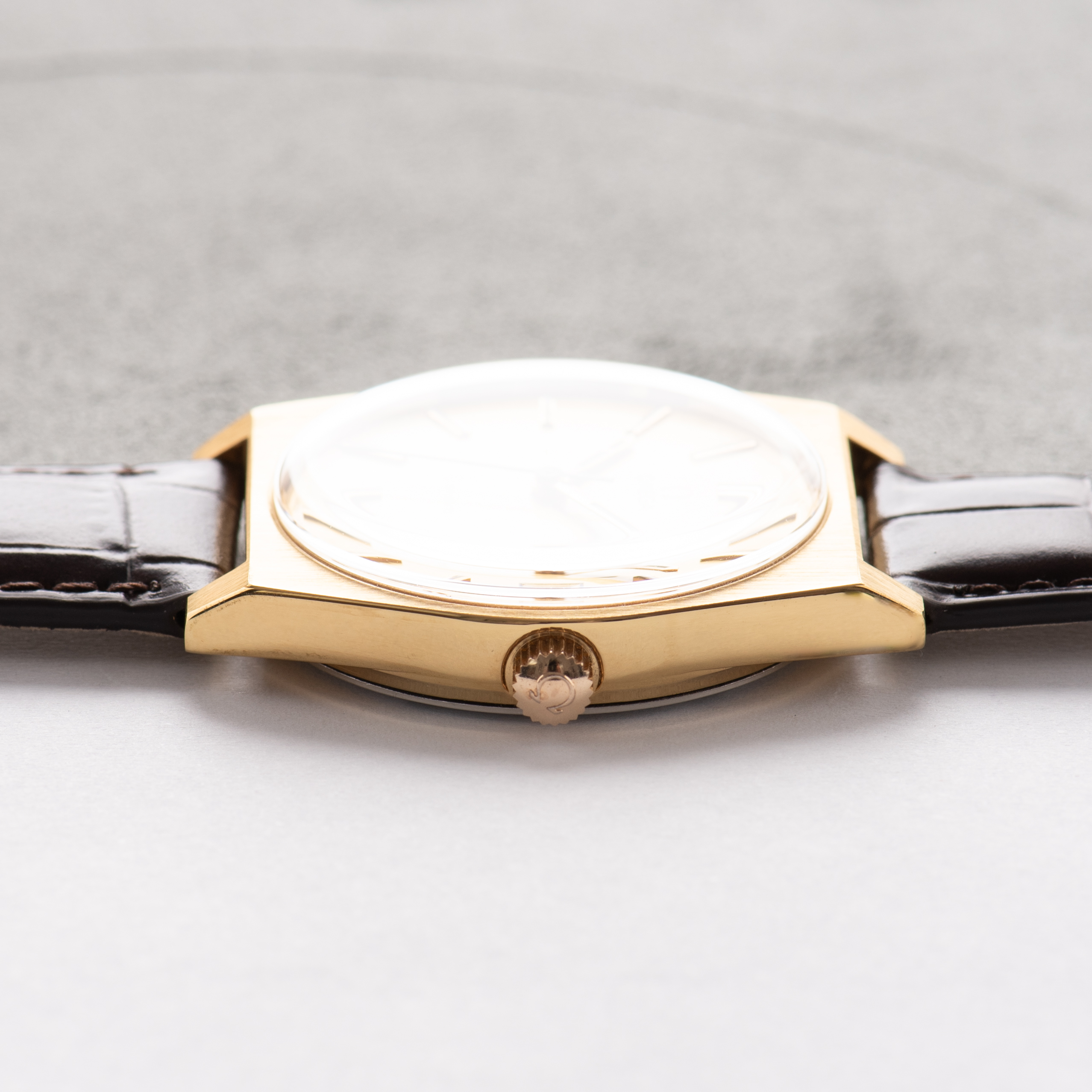 Vue de Omega Genève Date Gold Dial Réf 136.0049 from 1972