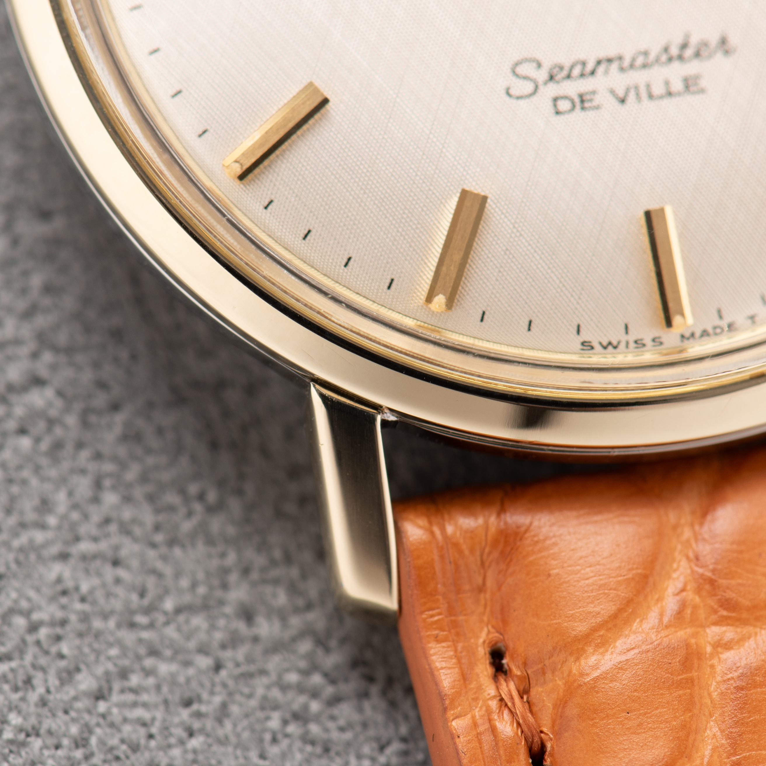 Vue de Omega Seamaster De Ville "Linen Dial" Crème Gold/Steel Réf 166.020 from 1963