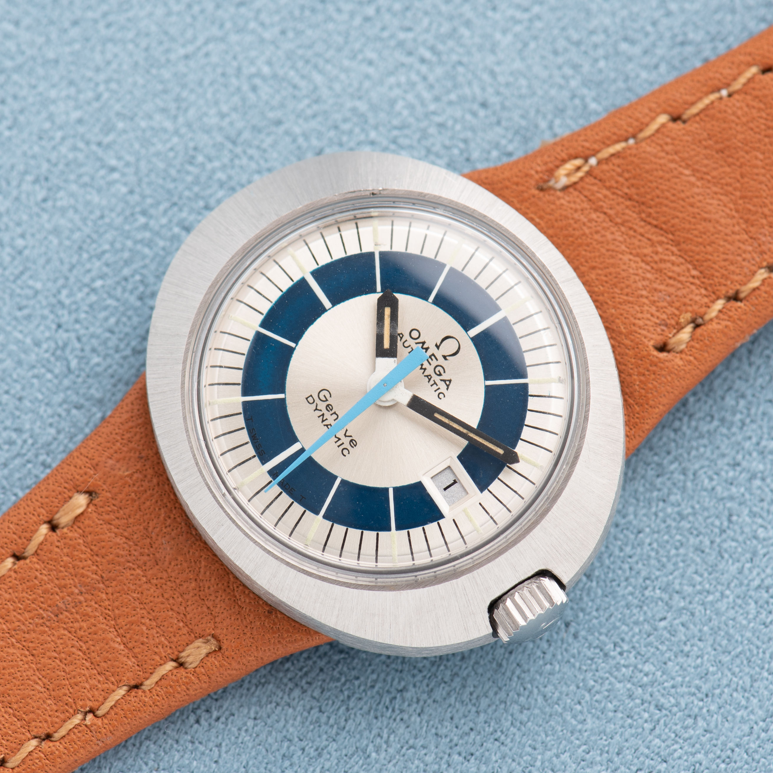 View of Omega Automatic Genève Dynamic Date White/blue dial Réf 566.015 from 1973