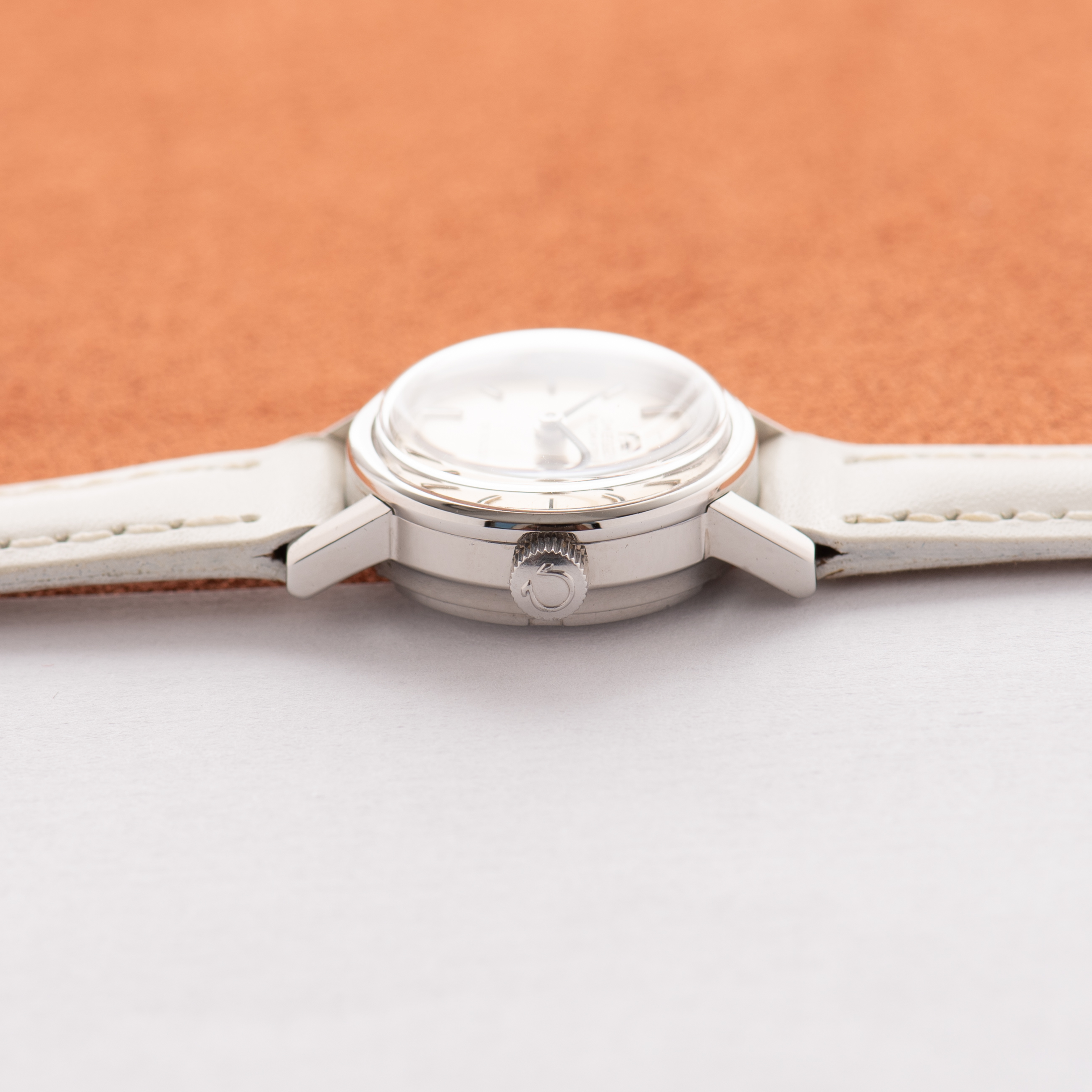 View of Omega Automatic De Ville réf 555.003 cal 661 from 1969
