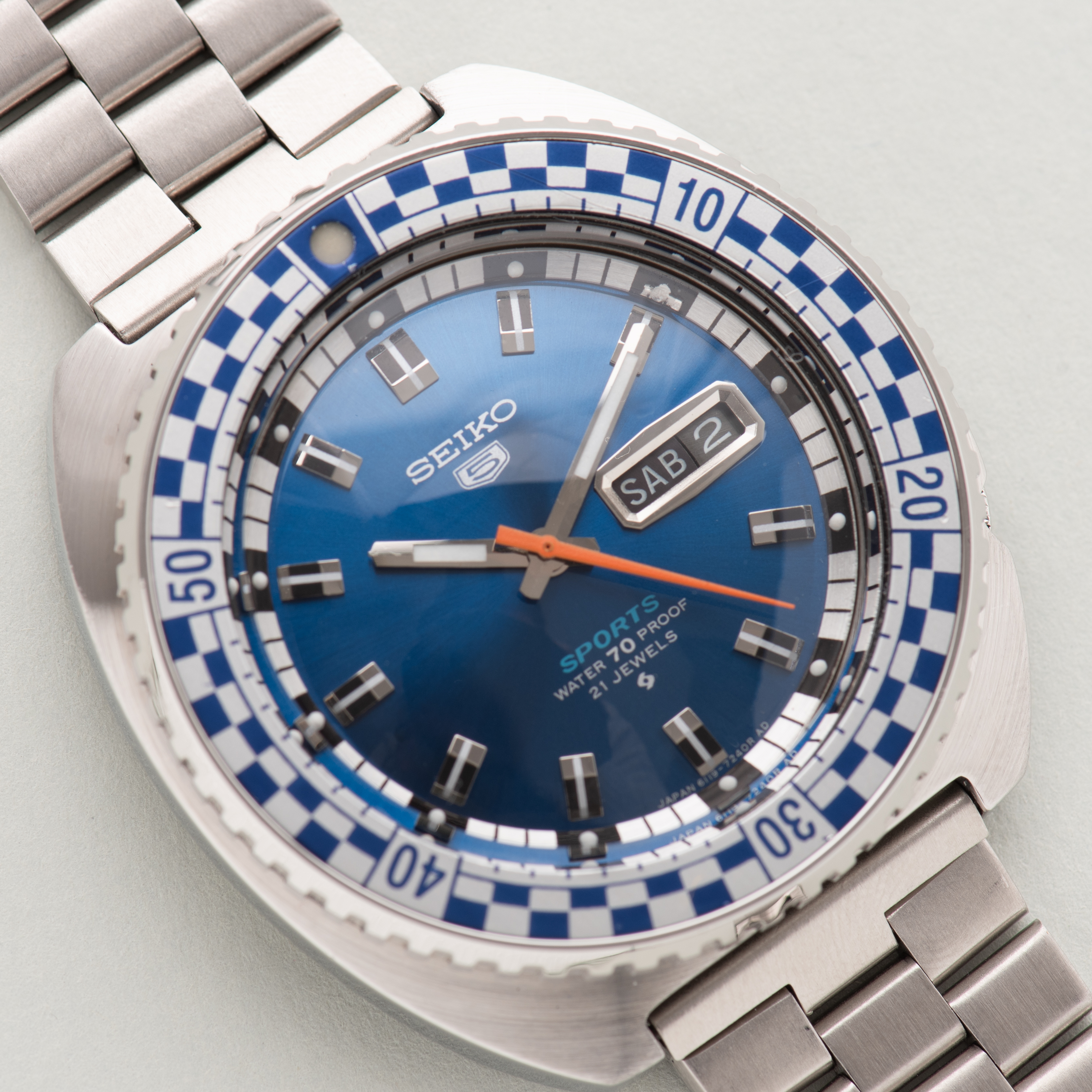Vue de Seiko 5 Sports water 70 proof 21 Jewels réf 6119-7173