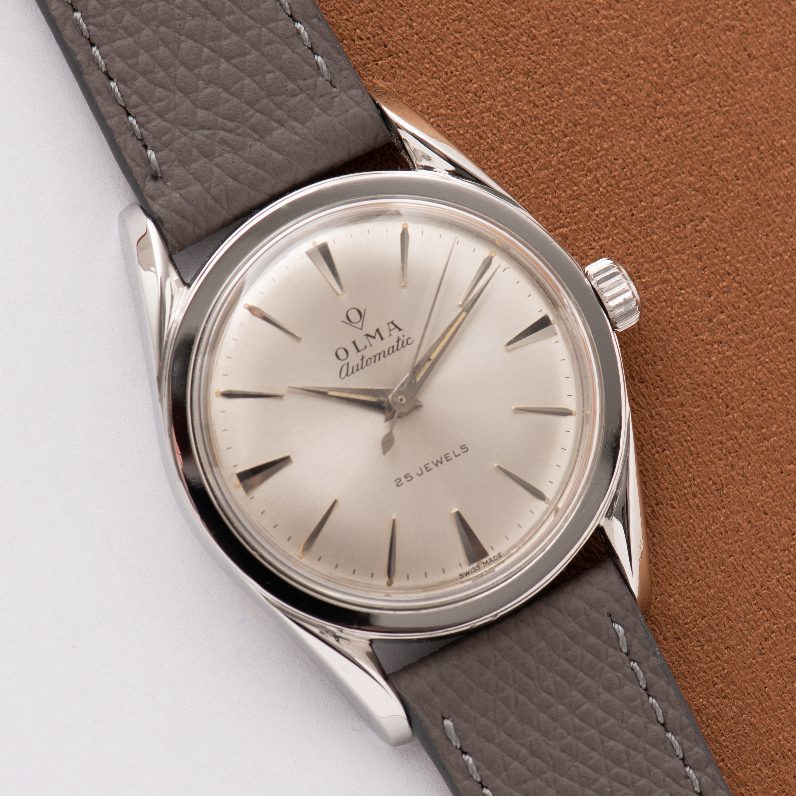 Vue de Olma Caravelle Automatic 25jewels Super Compressor "Twisted Lugs"