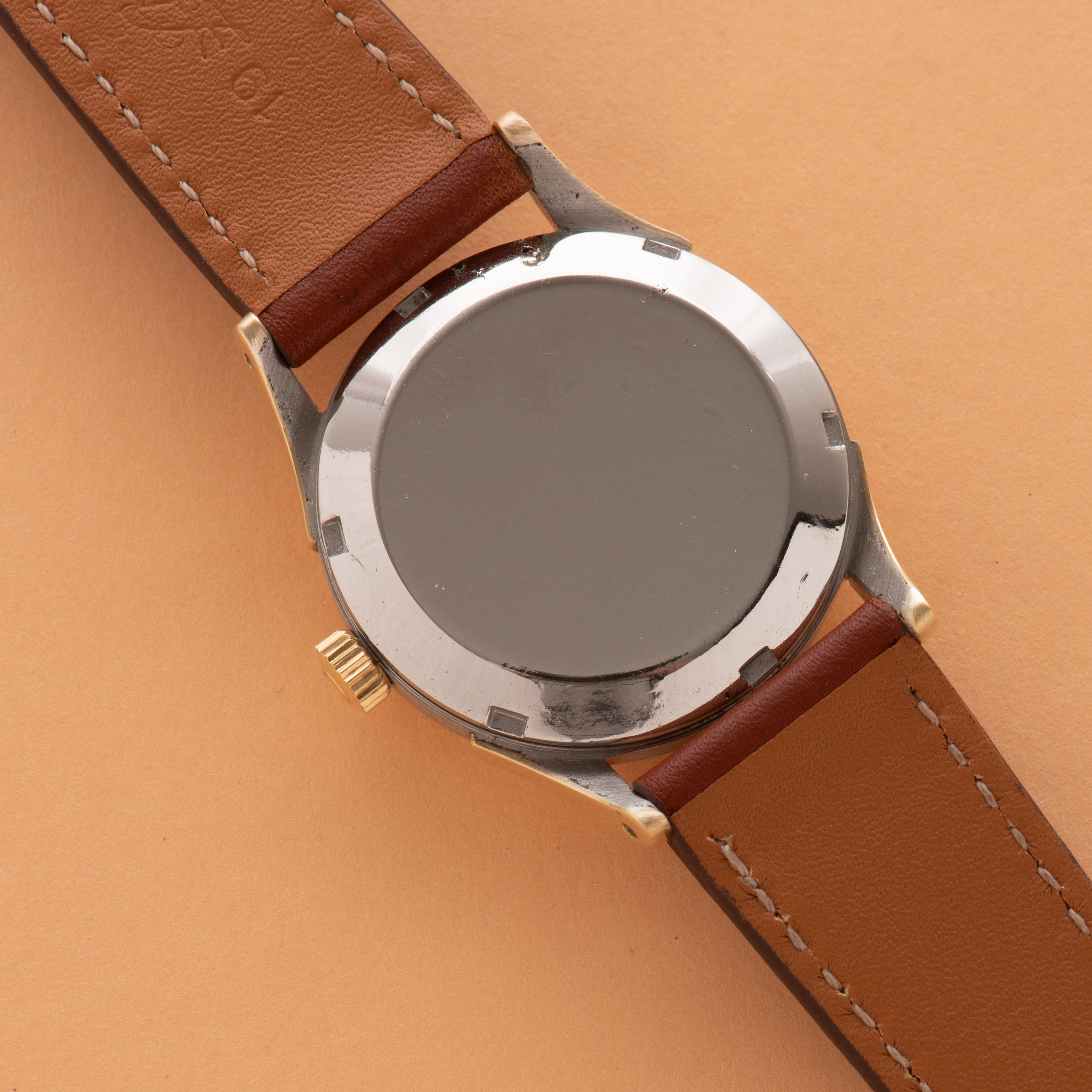Vue de Omega Automatic Bumper cal 28.10 réf 2438-4 from 1947