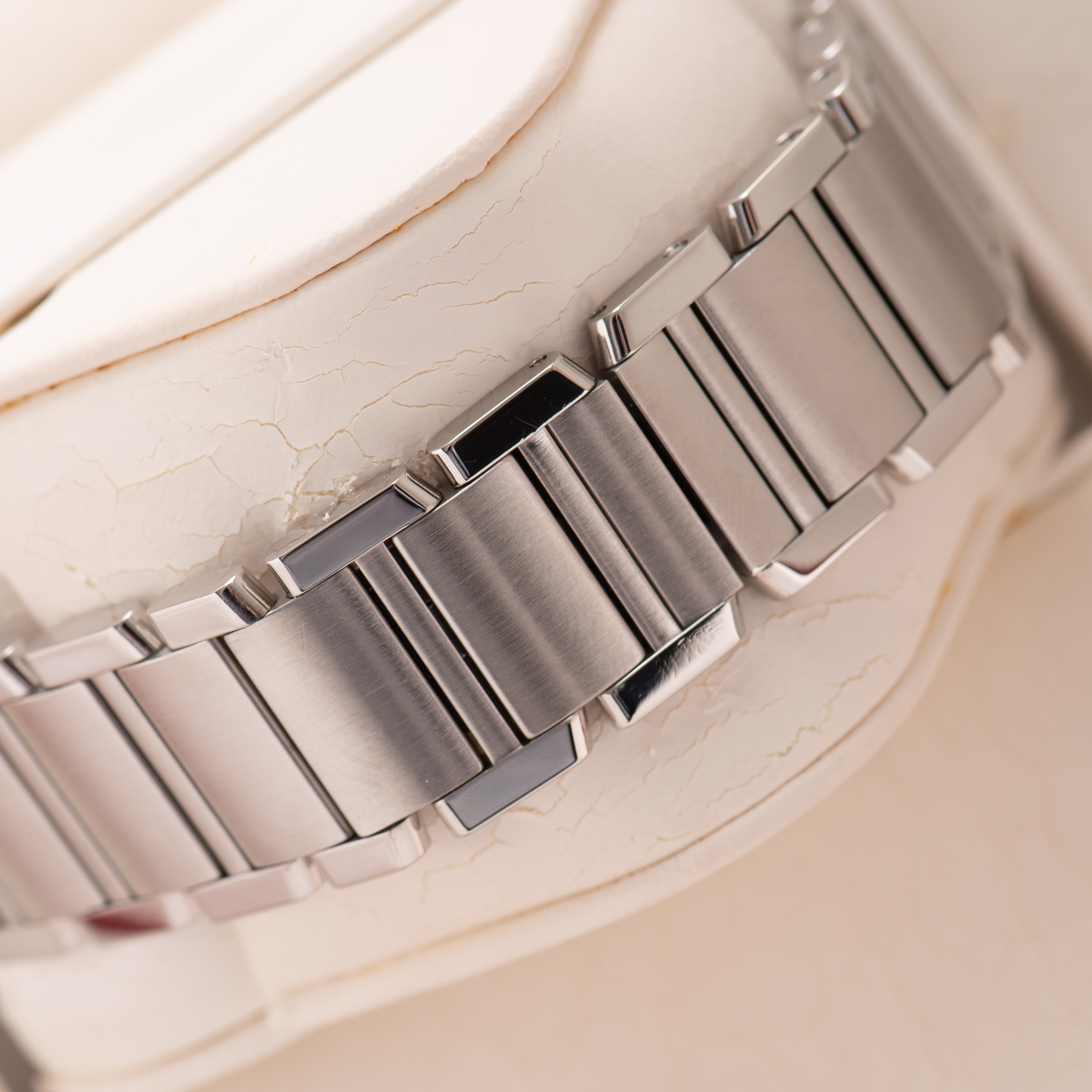 Zicht op Cartier Tank Franse Roman Dial Ref 2485 Volledige set + nieuwe reinigingsset