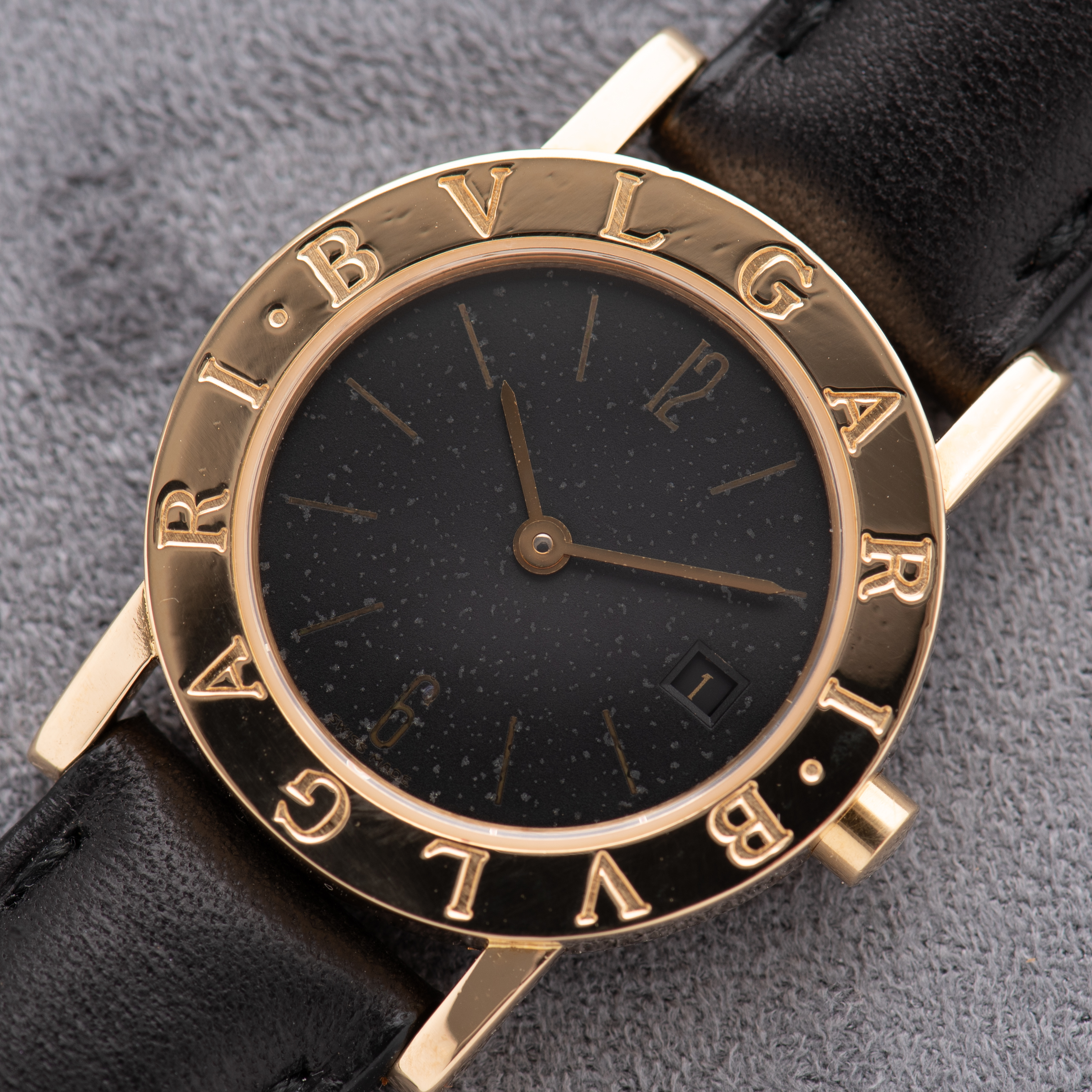 Zicht op Bulgari Quartz BB26S Gold 18K