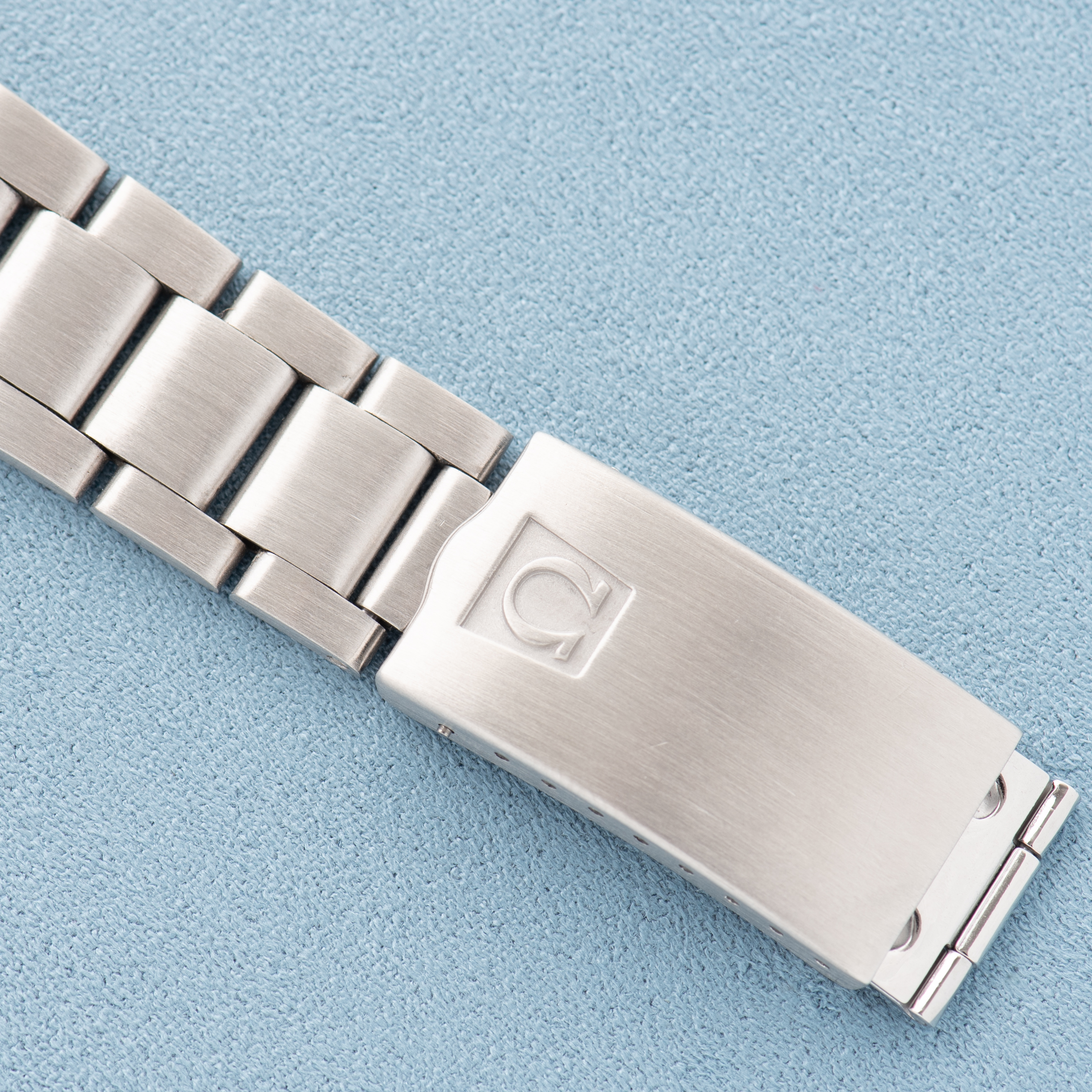 Vue de Omega Electronic F300Hz Seamaster Chronometer Blue Dial Réf 198.0044 from 1970
