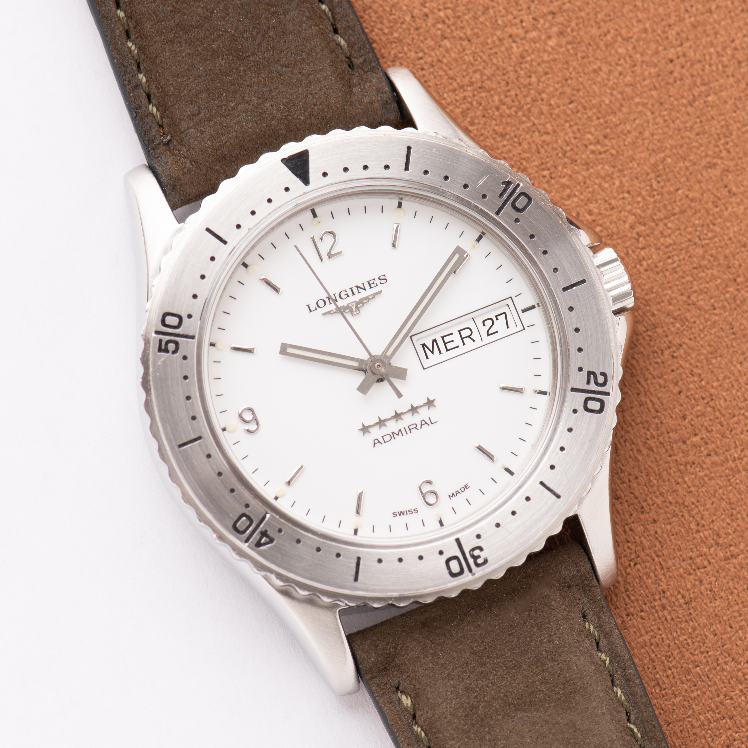 Zicht op Longines Admiral Automatic Day-date White Dial L3.60,4