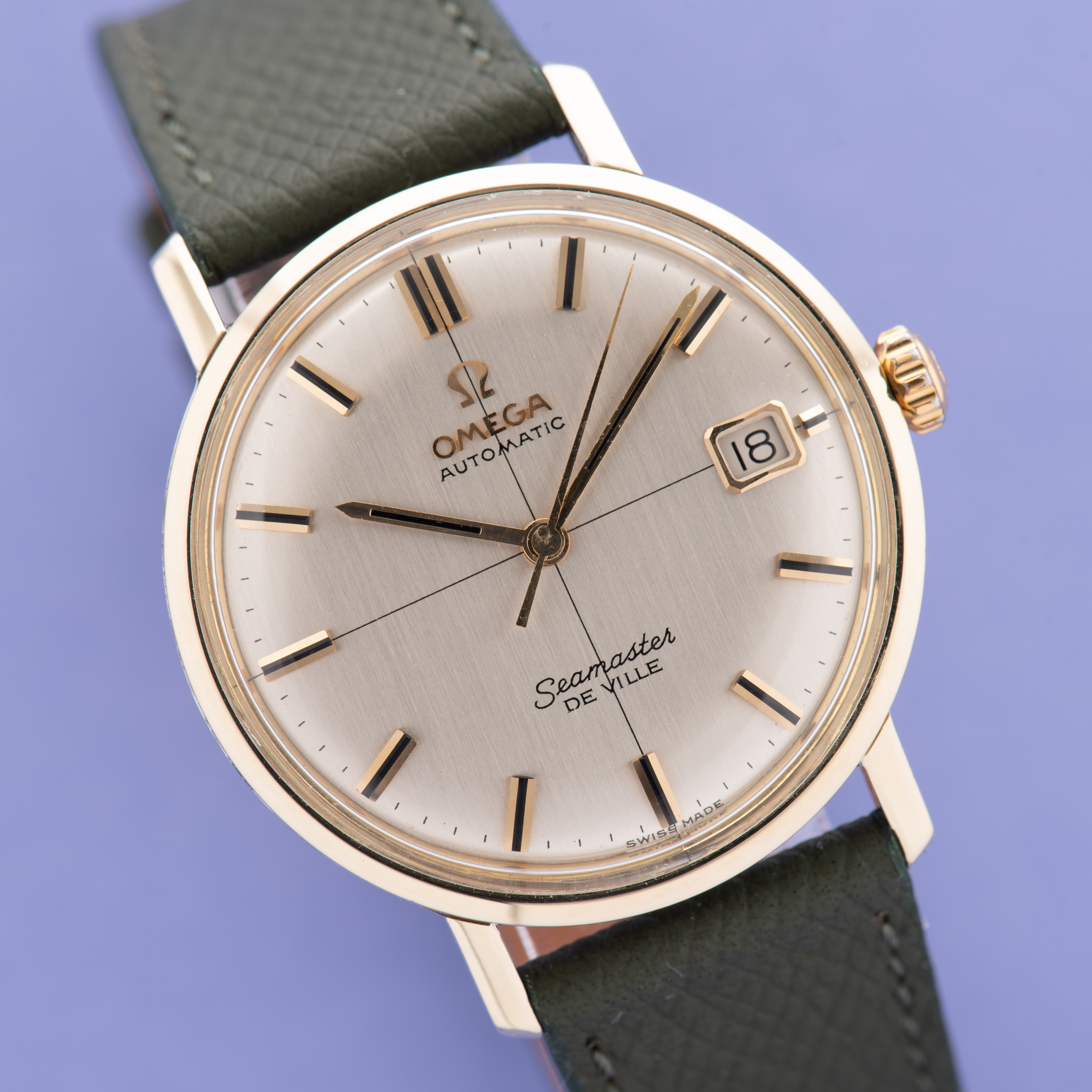 Vue de Omega Seamaster De Ville Automatic Date Crosshair Or/acier Réf 166.020