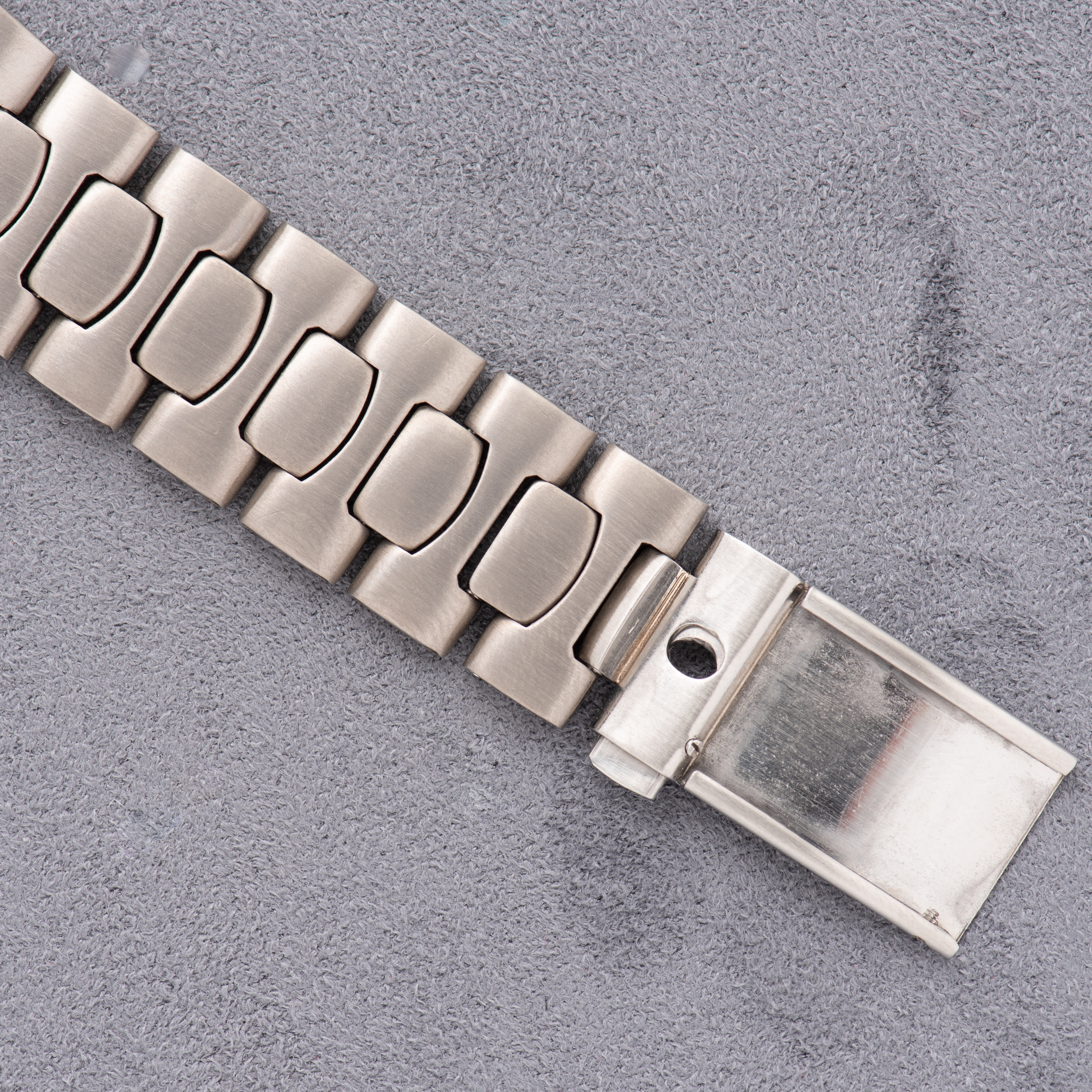 Zicht op Omega Seamaster Polaris Titanium 120m Quartz ref 3961021