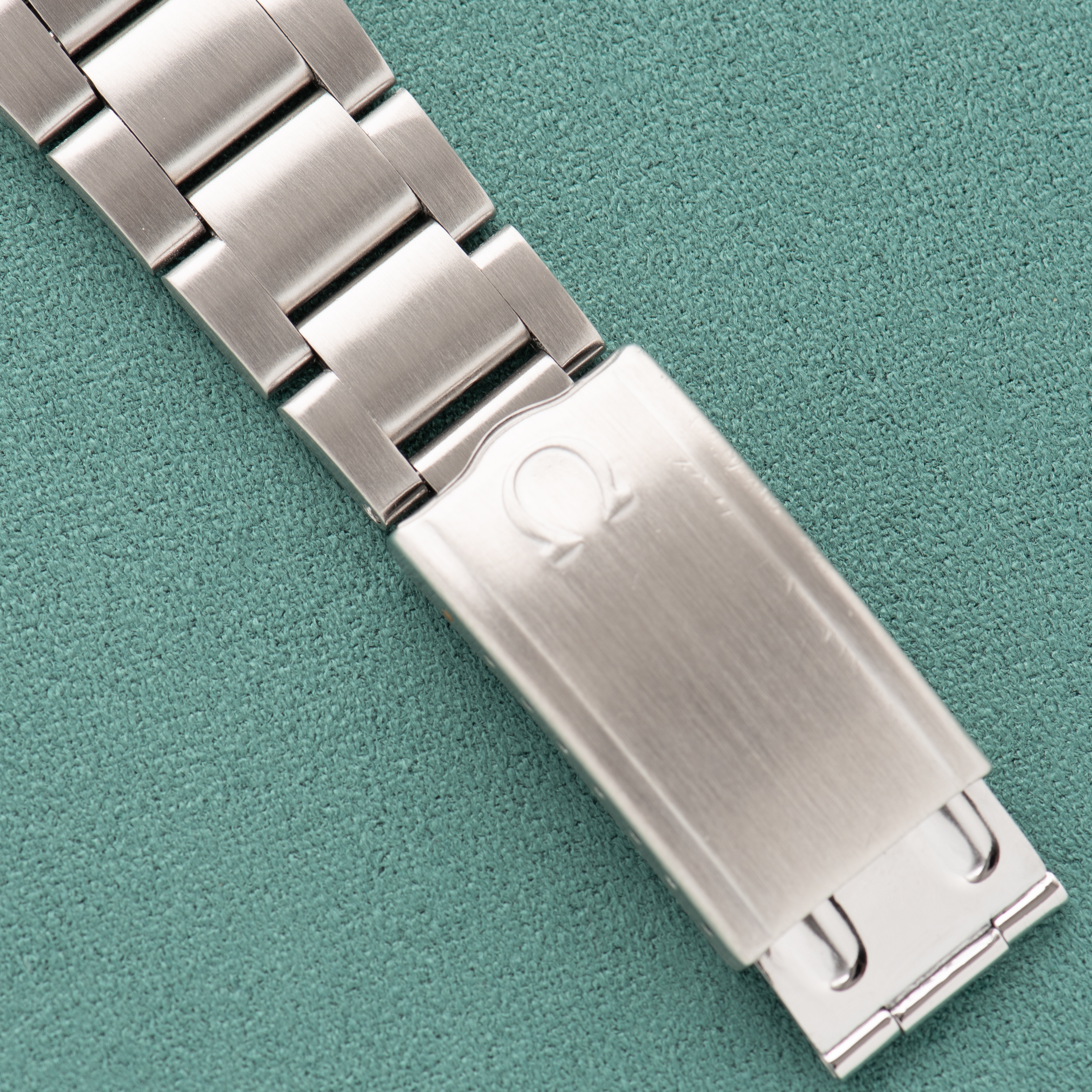 View of Omega Genève Dynamic Automatic Date Blue Dial from 1968 Ref 166.039