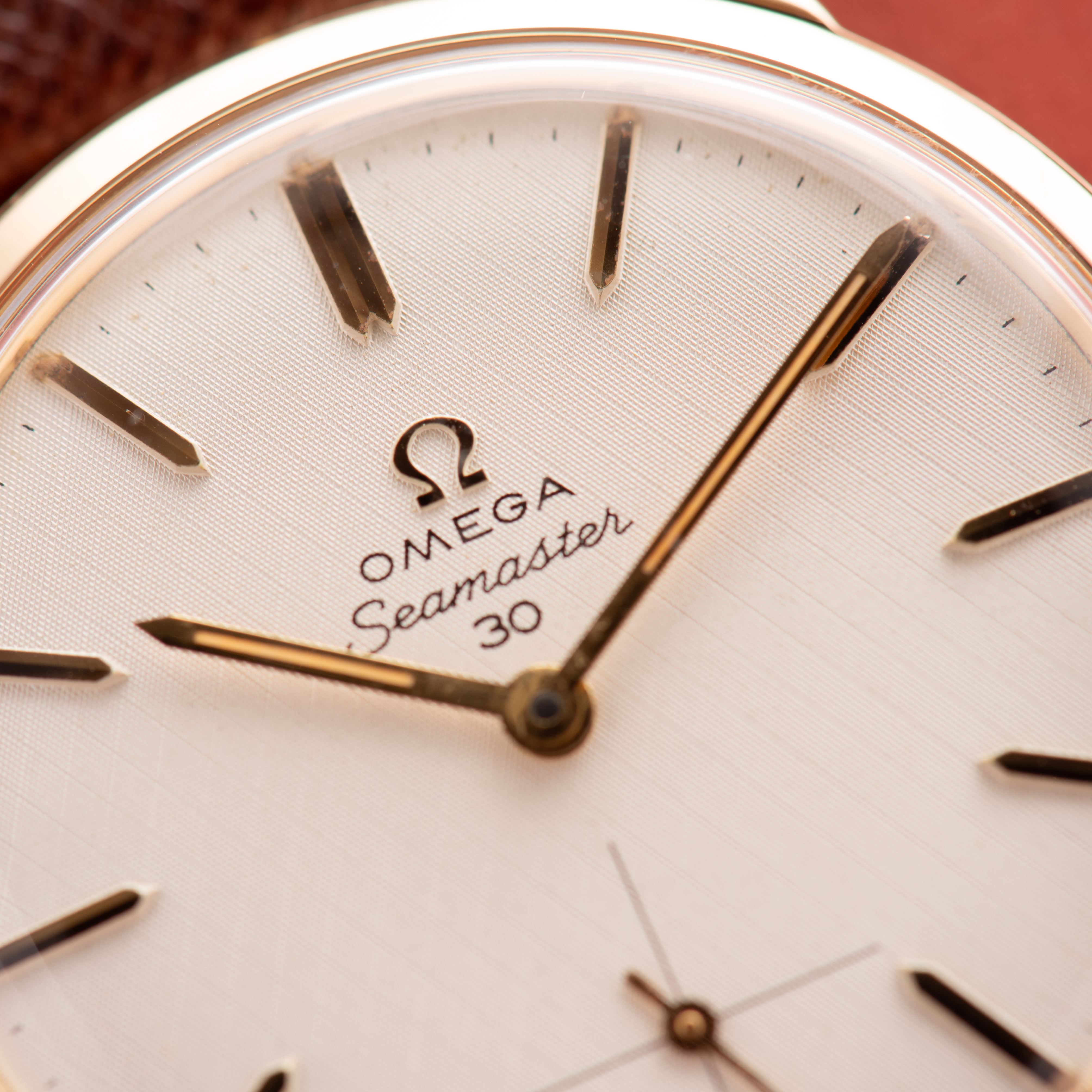 Zicht op Omega Seamaster 30 "Linen dial" Ref 125.003 vanaf 1963