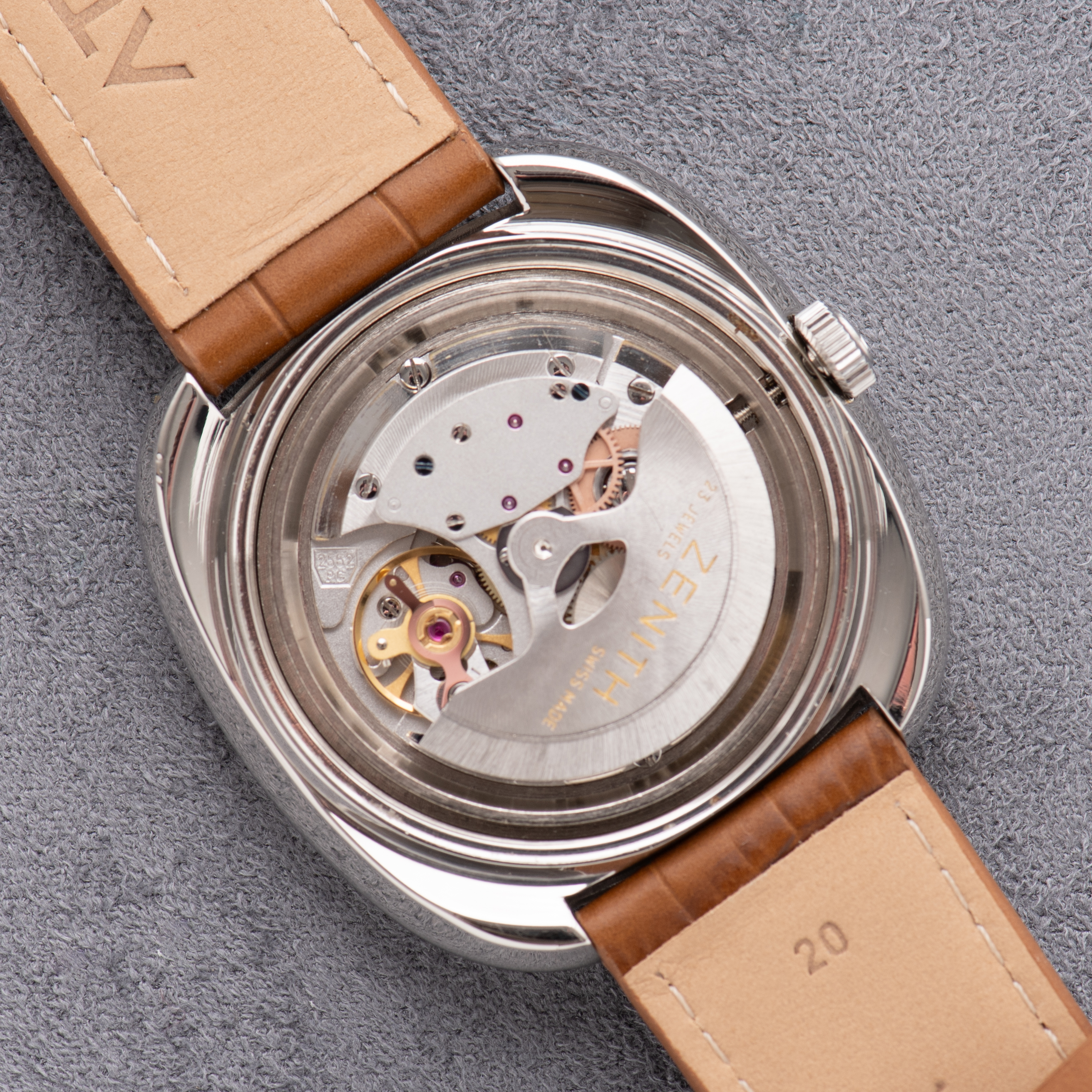 Vue de Zenith Surf Automatic 28800 Alt. réf 01.1250.380 cal 2552