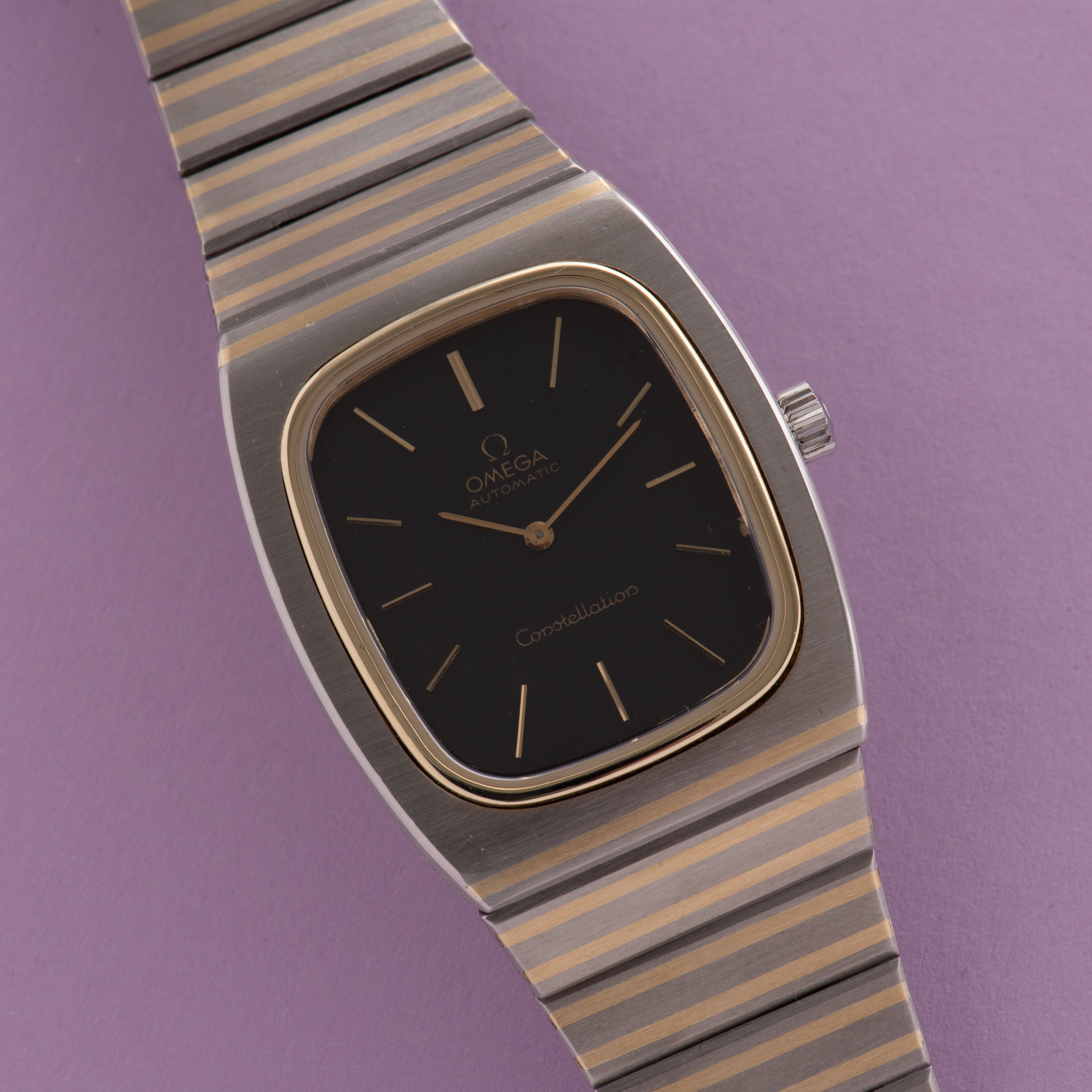 Zicht op Omega Constellation Automatic Tonneau ref 155.022 gold/steel cal 711 from 1973
