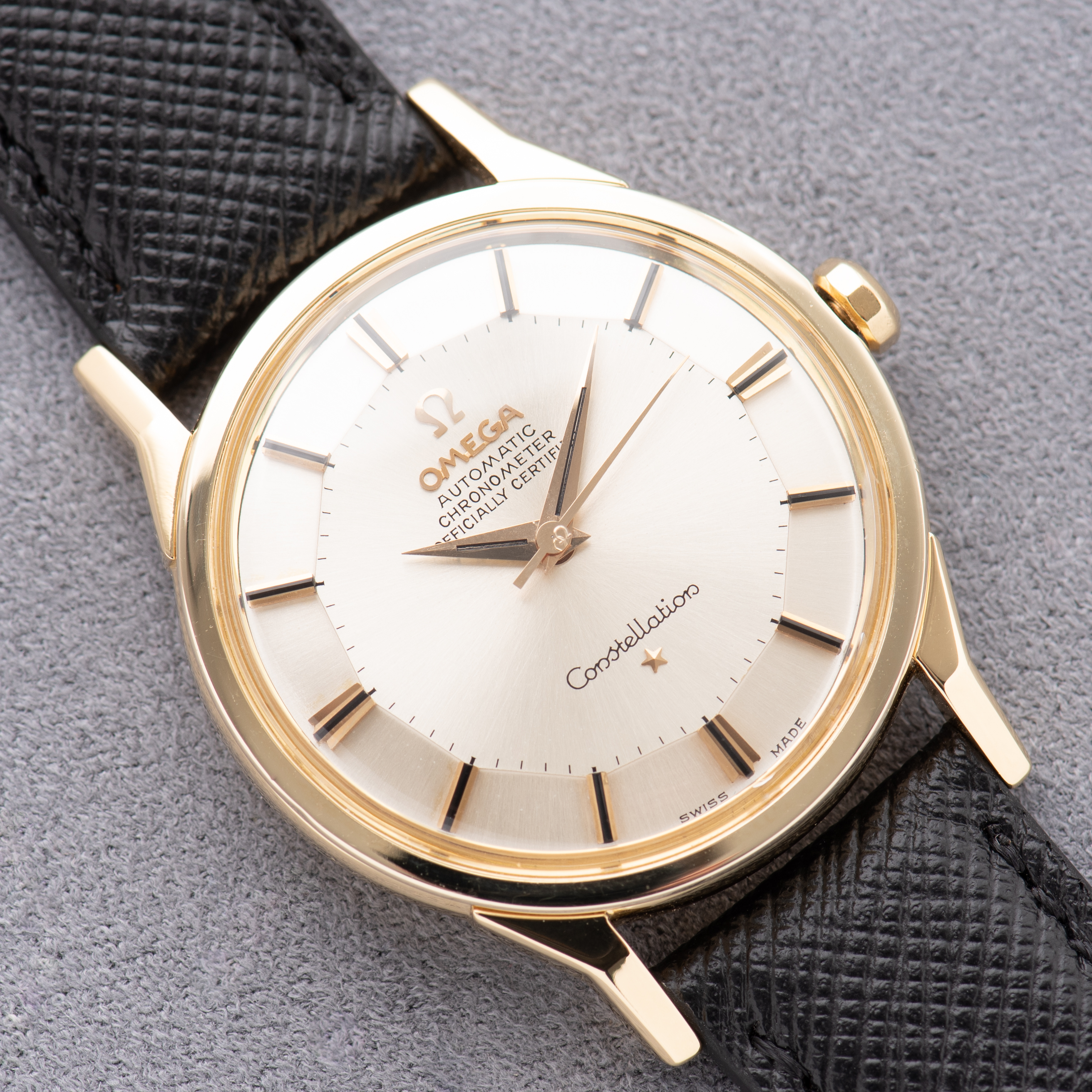 Vue de Omega Automatic Chronometer Constellation Pie Pan 18K Gold from 1963 Réf 167.005