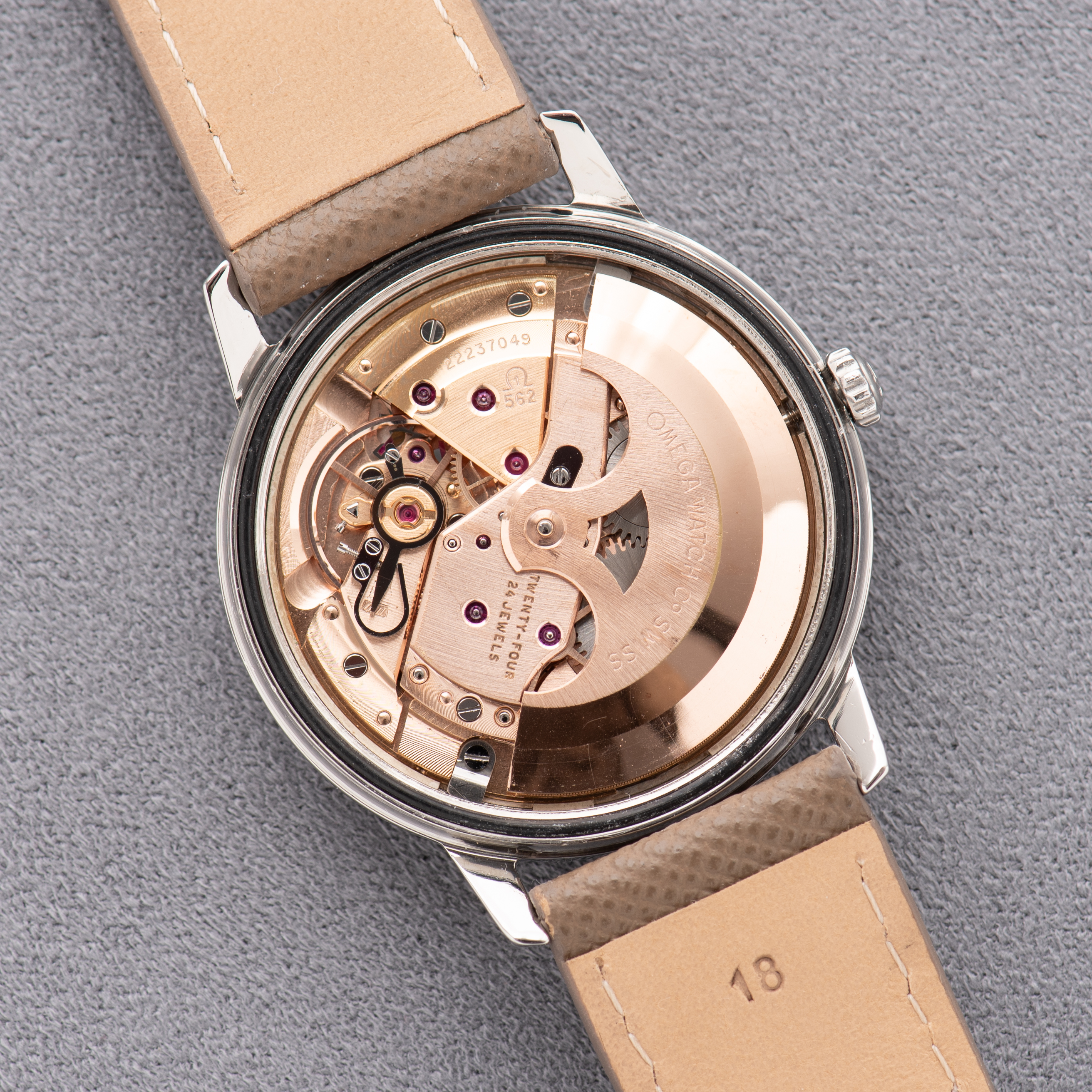 Zicht op Omega Seamaster Automatic Date Silver Dial Réf 166.002 from 1965