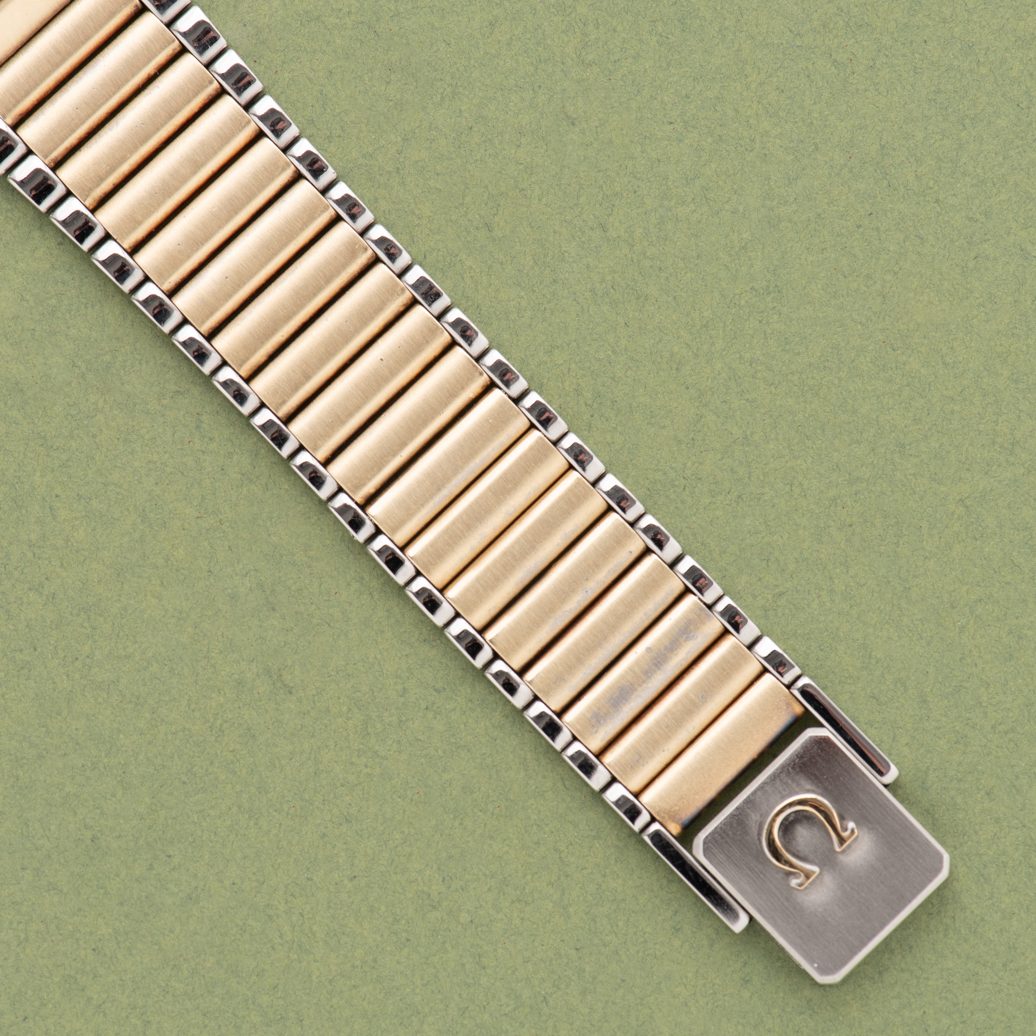 Vue de Omega De Ville Quartz Gold plated/steel réf 196.0256 from 1984