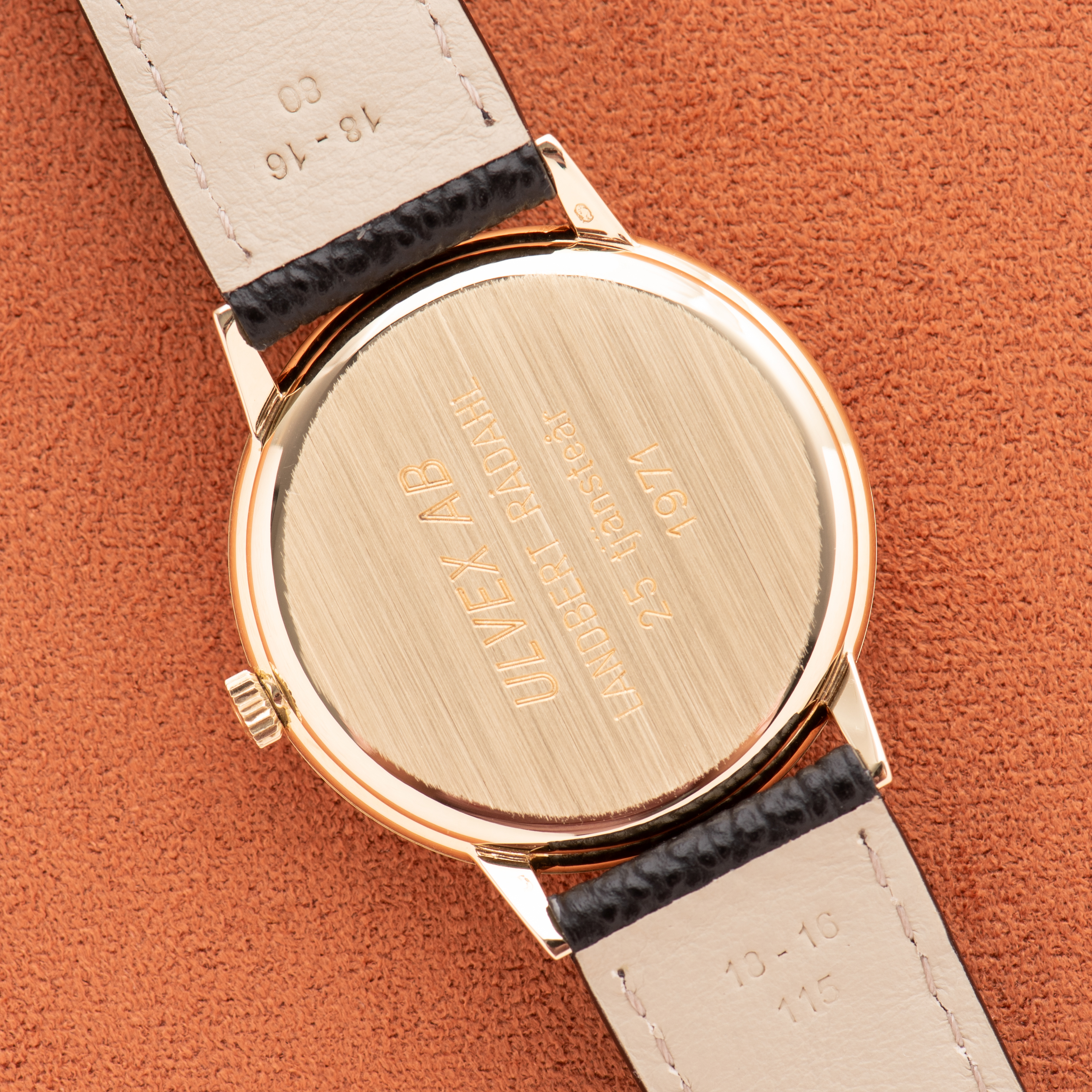 Vue de Omega Genève Dress Watch 14K Yellow Gold from 1969 Réf 131.041