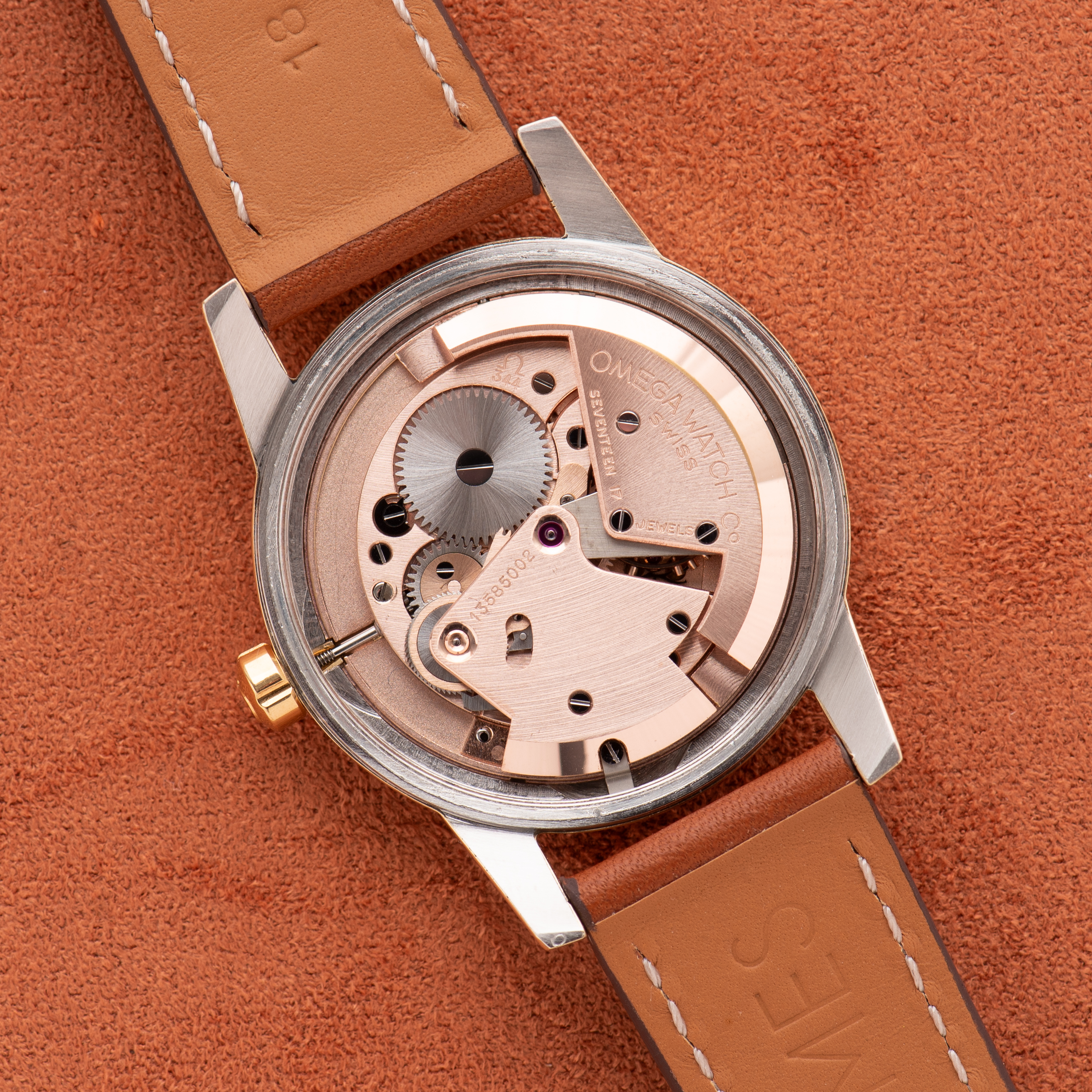 Vue de Omega Seamaster Automatic Bumper Beefy Lugs "Honeycomb dial" 1952 réf 2576-21