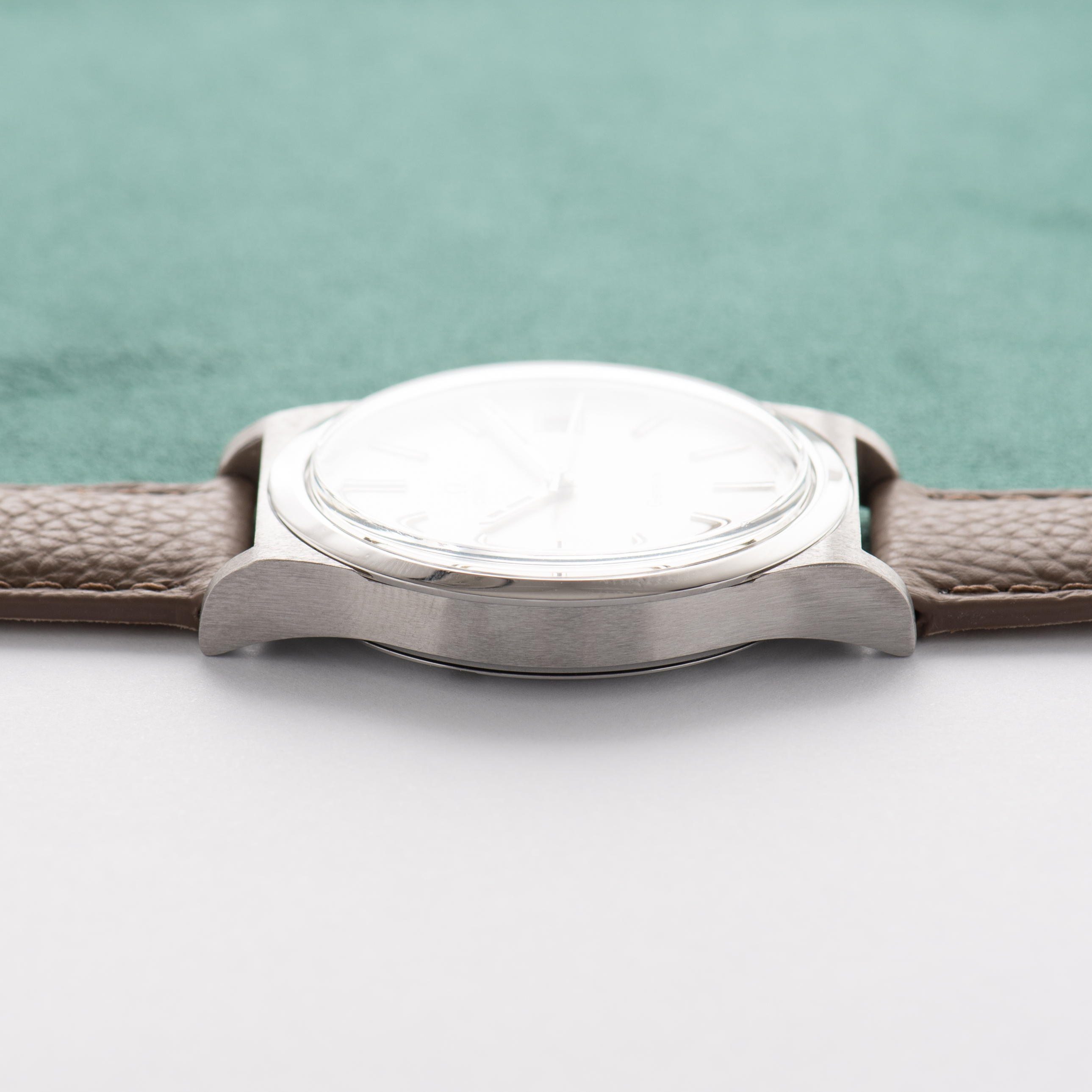 Vue de Omega Genève Date Cal 1030 Réf 136.0102 from 1975