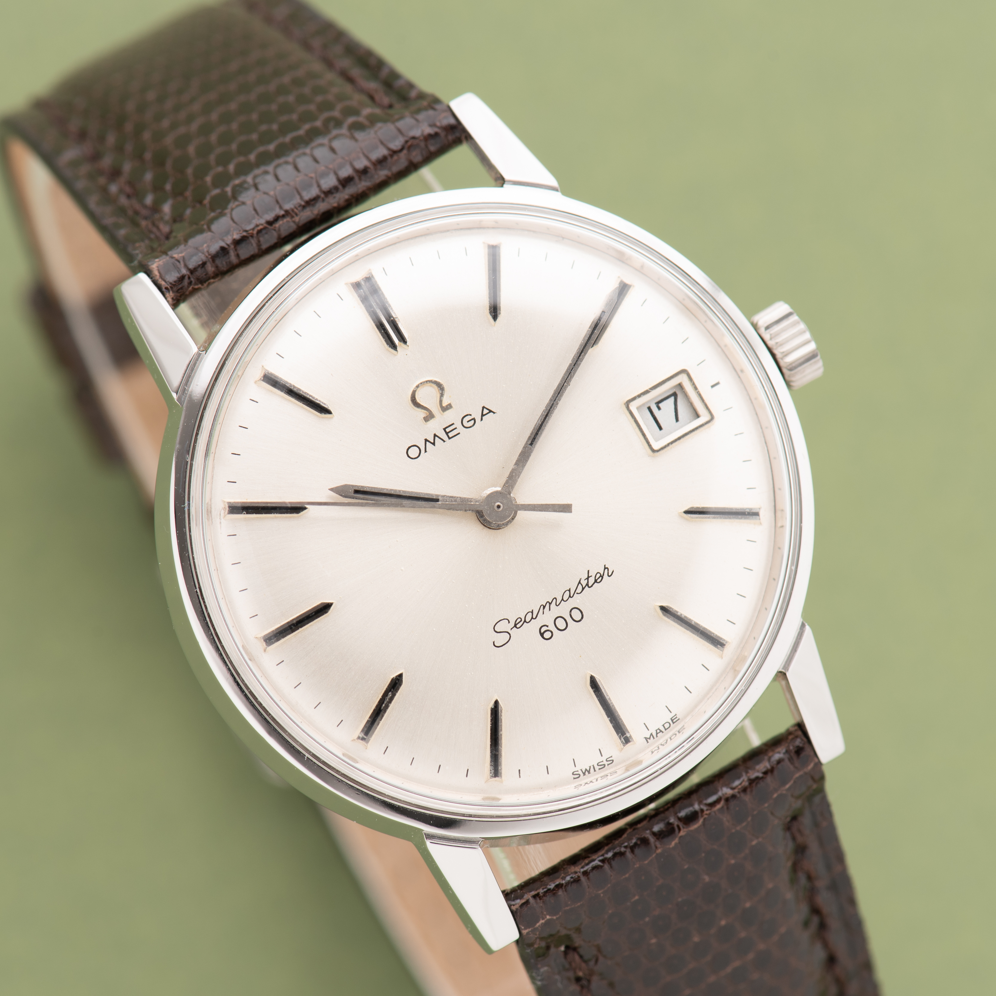 Vue de Omega Seamaster 600 date from 1966 réf 136.011