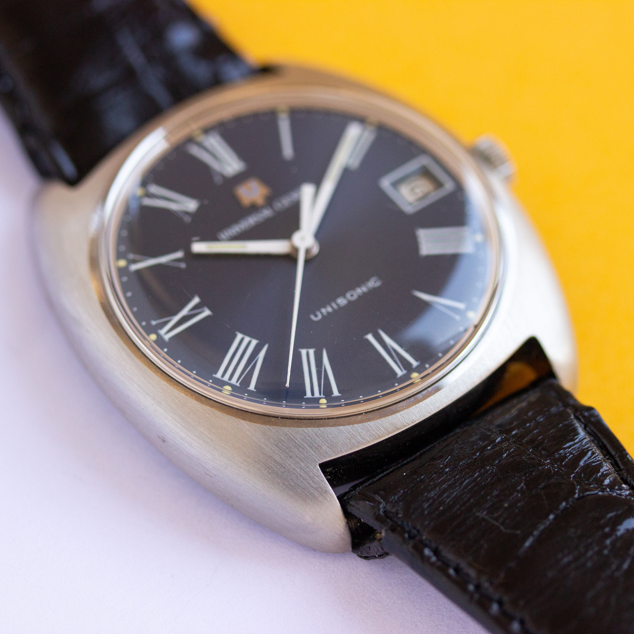 View of Universal Geneva Unisonic ref 852101 cal 1-52 New Old Stock