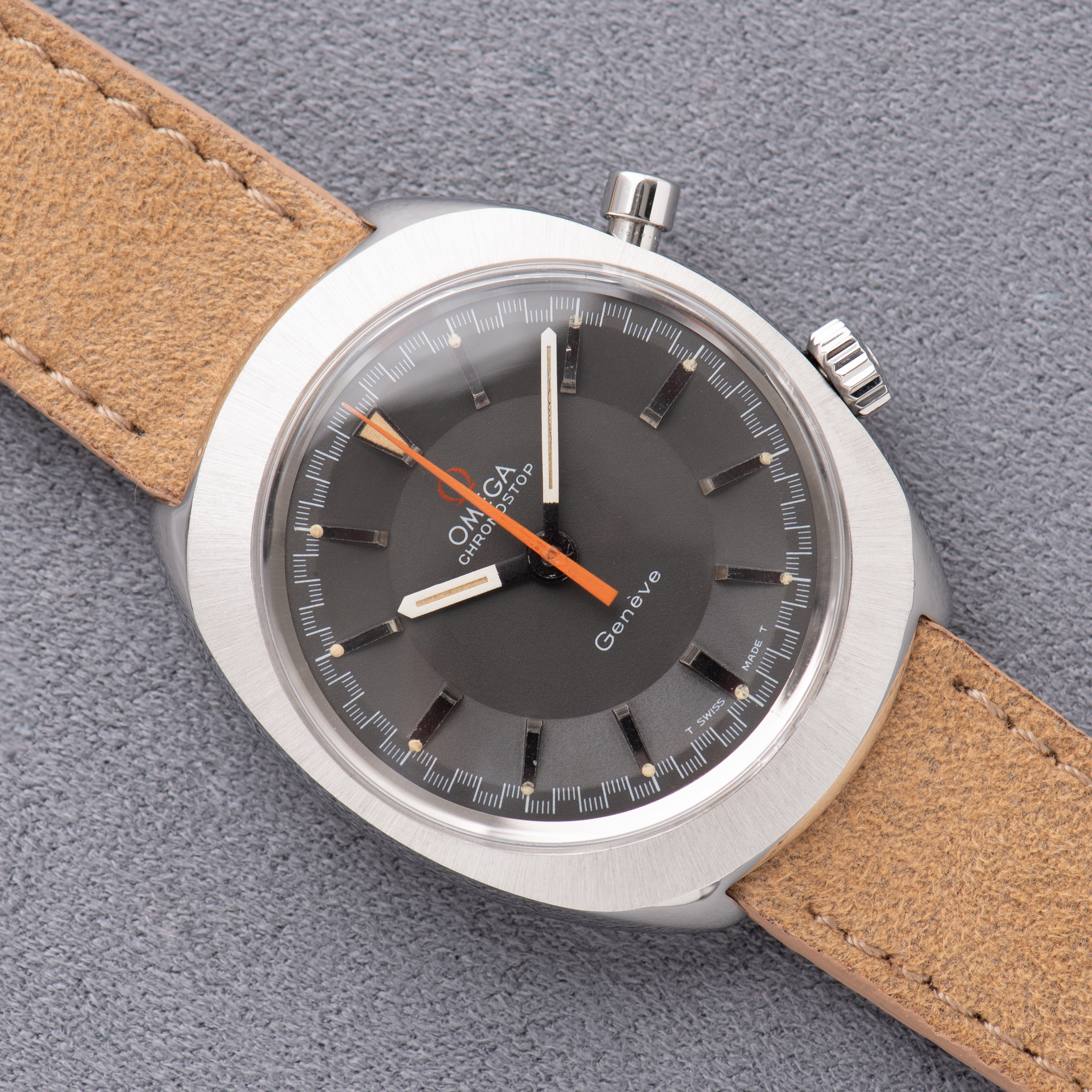 Zicht op Omega Geneva Chronostop Ref 145.010 vanaf 1968 Cal 865